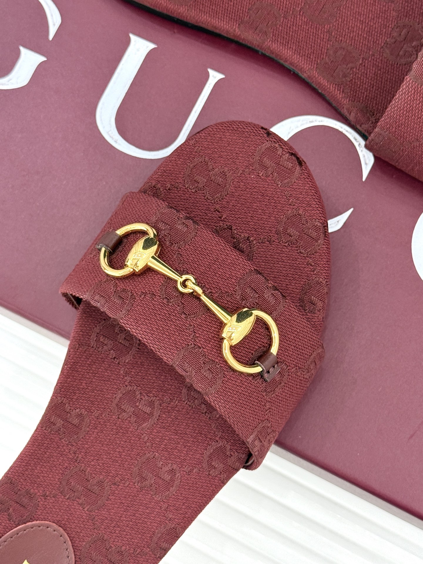 Gucci/古驰经典马衔扣老花平底拖鞋一眼万年的拖鞋！时髦精都在穿马衔扣绝对是刻在潮流DNA里的符号。自