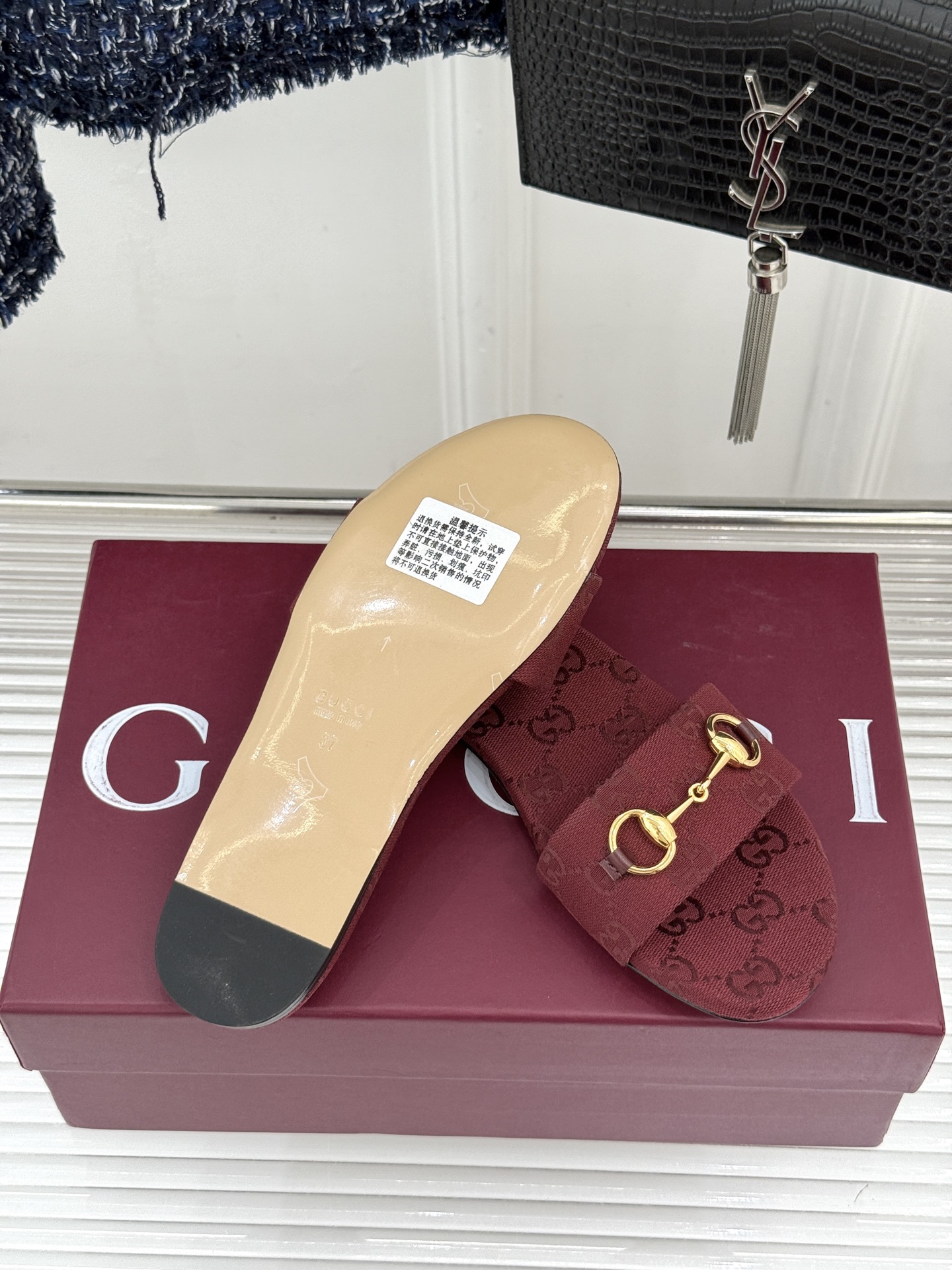 Gucci/古驰经典马衔扣老花平底拖鞋一眼万年的拖鞋！时髦精都在穿马衔扣绝对是刻在潮流DNA里的符号。自