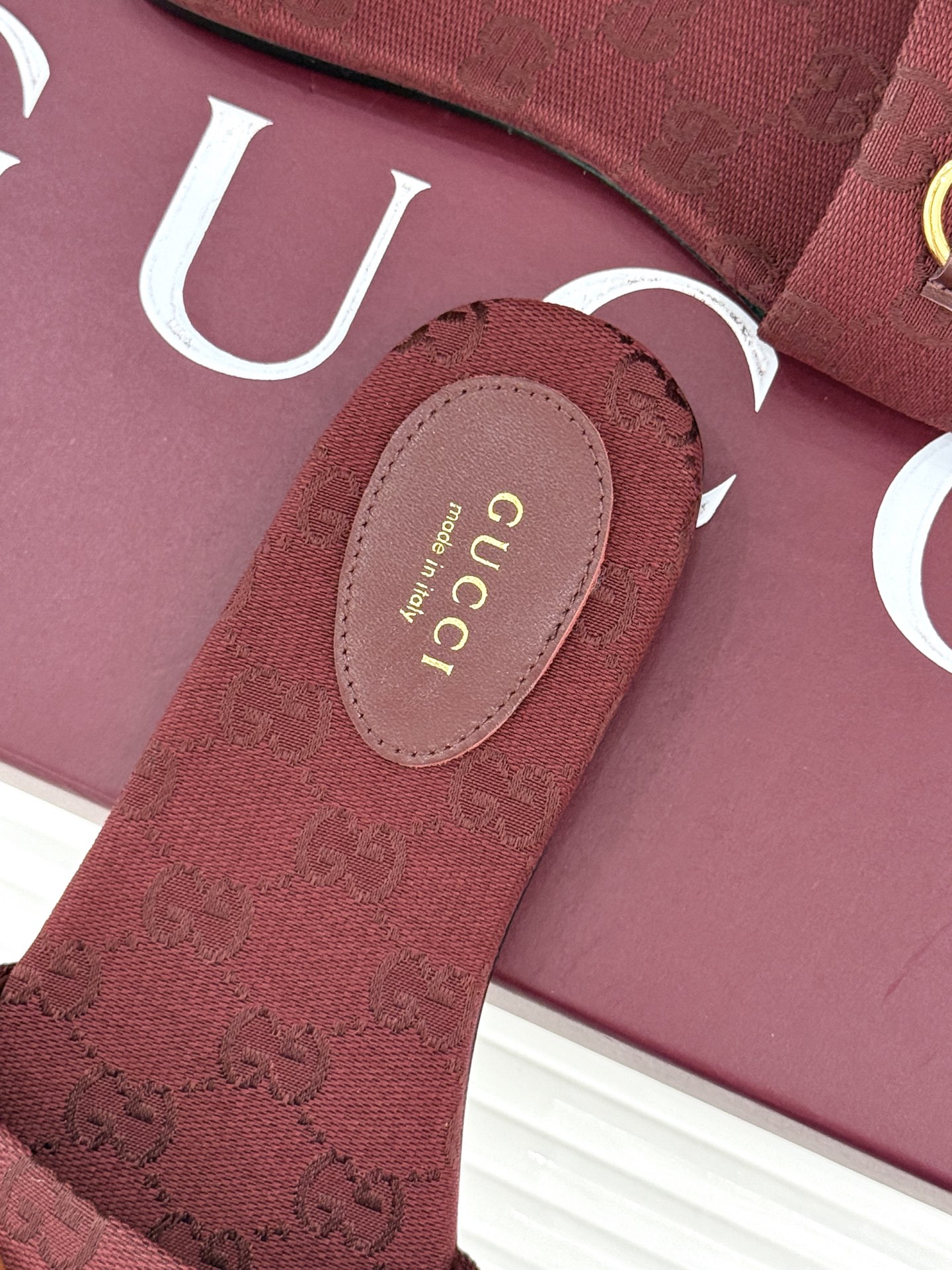 Gucci/古驰经典马衔扣老花平底拖鞋一眼万年的拖鞋！时髦精都在穿马衔扣绝对是刻在潮流DNA里的符号。自