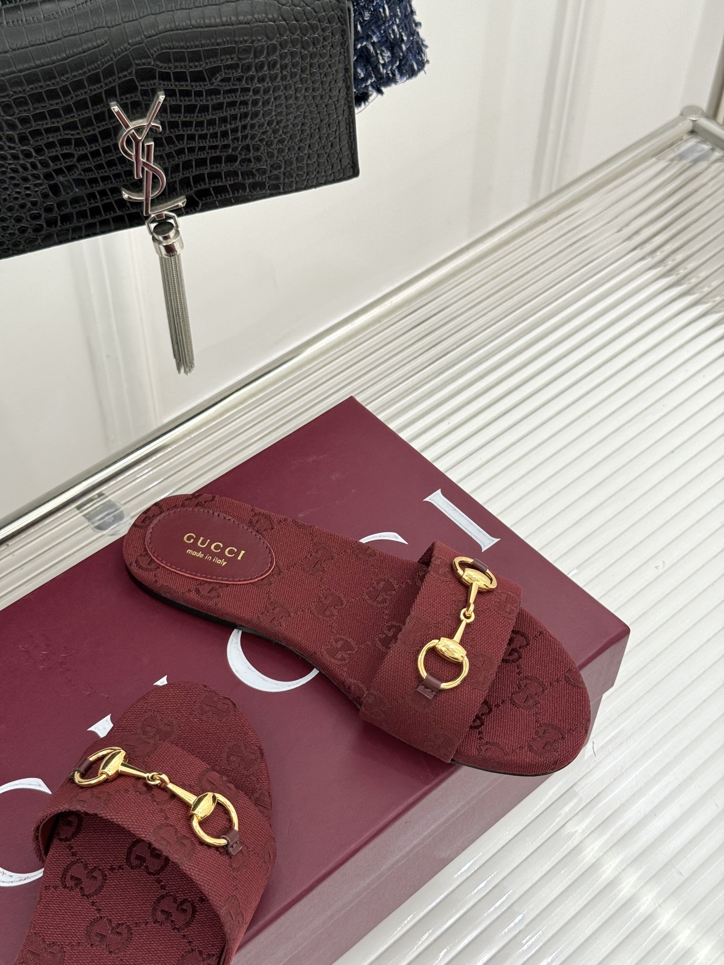 Gucci/古驰经典马衔扣老花平底拖鞋一眼万年的拖鞋！时髦精都在穿马衔扣绝对是刻在潮流DNA里的符号。自