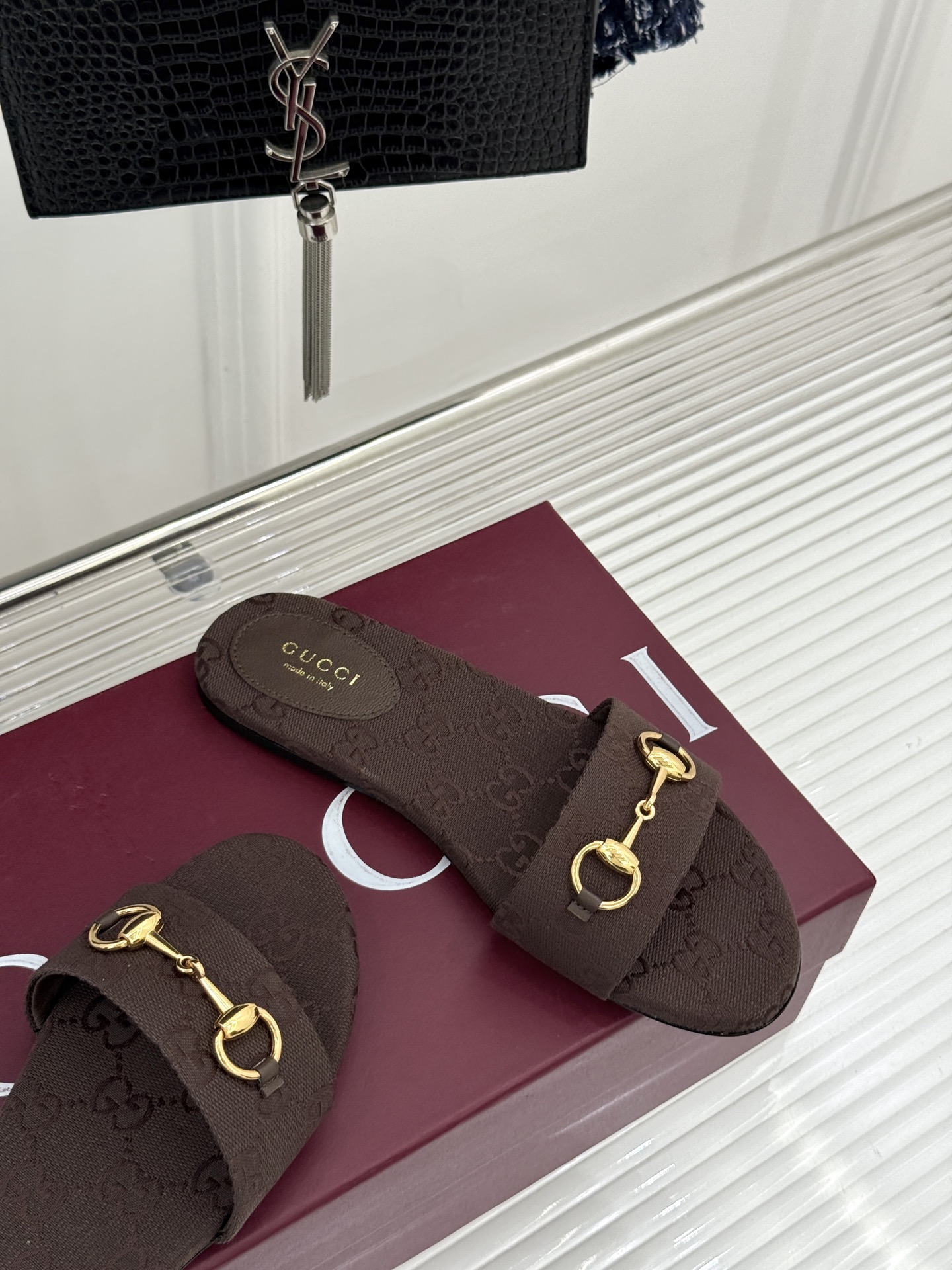 Gucci/古驰经典马衔扣老花平底拖鞋一眼万年的拖鞋！时髦精都在穿马衔扣绝对是刻在潮流DNA里的符号。自