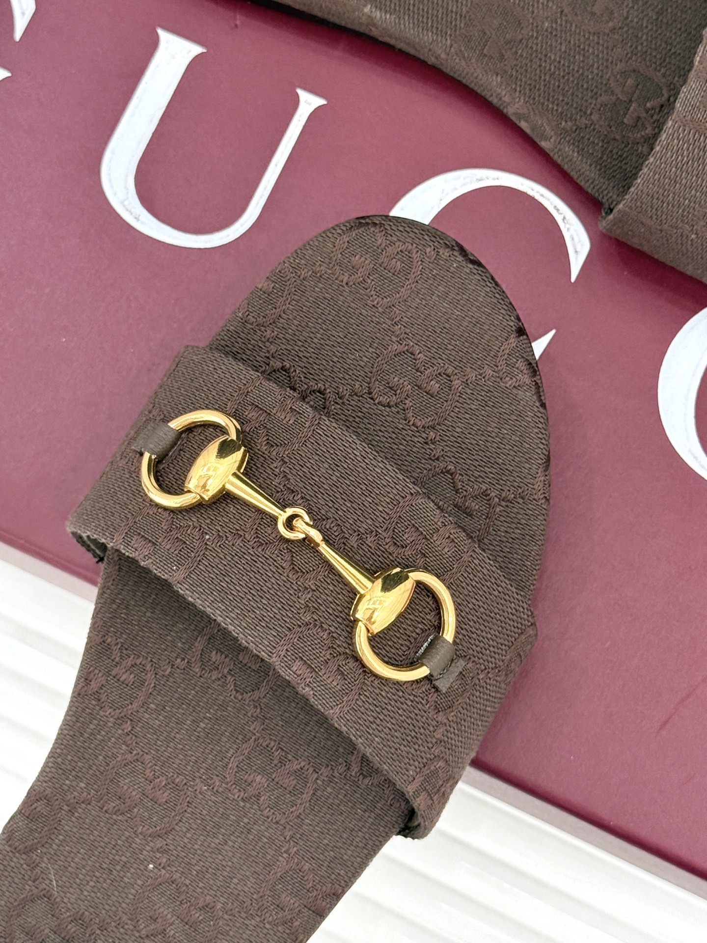 Gucci/古驰经典马衔扣老花平底拖鞋一眼万年的拖鞋！时髦精都在穿马衔扣绝对是刻在潮流DNA里的符号。自