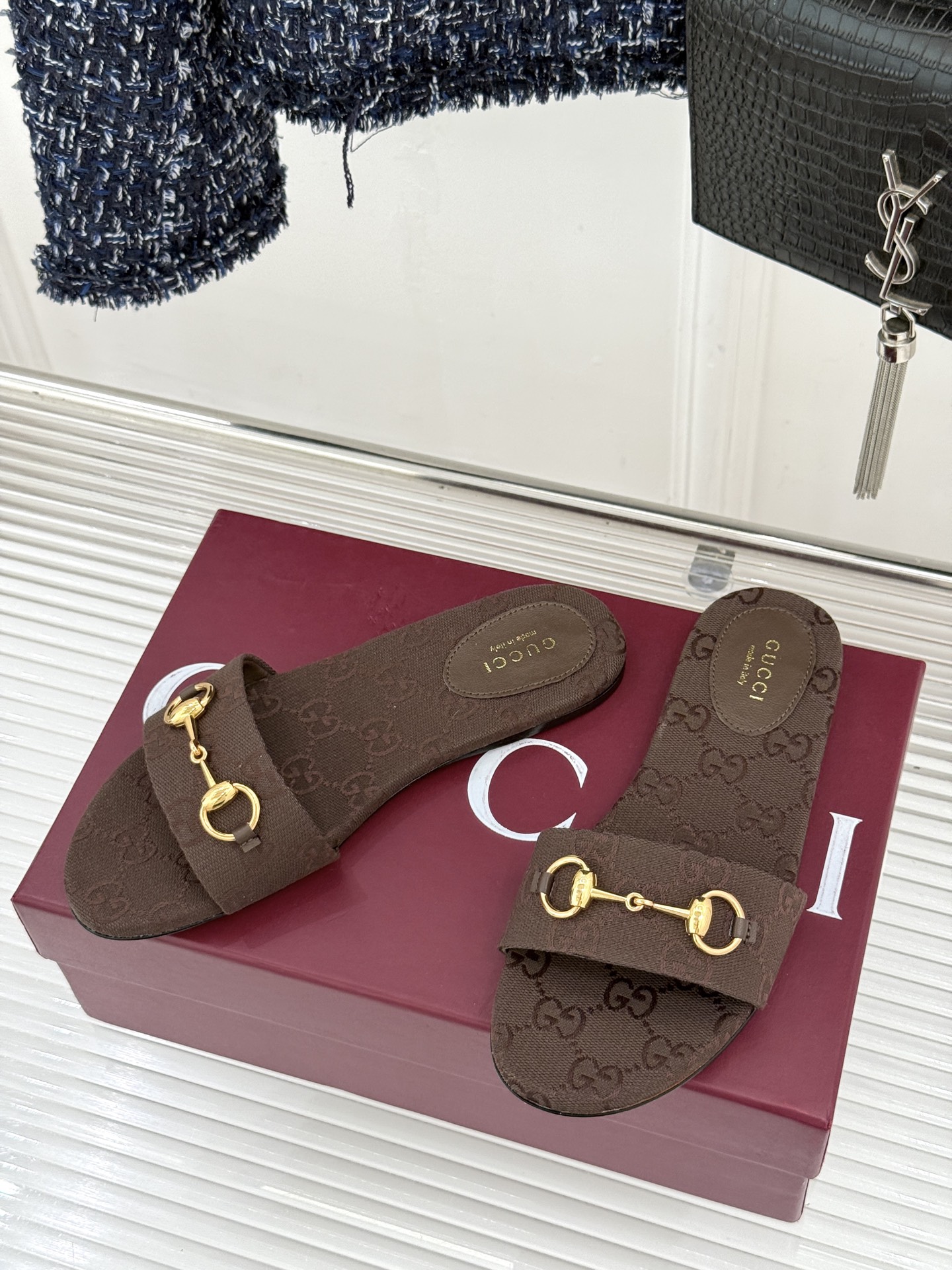 Gucci/古驰经典马衔扣老花平底拖鞋一眼万年的拖鞋！时髦精都在穿马衔扣绝对是刻在潮流DNA里的符号。自