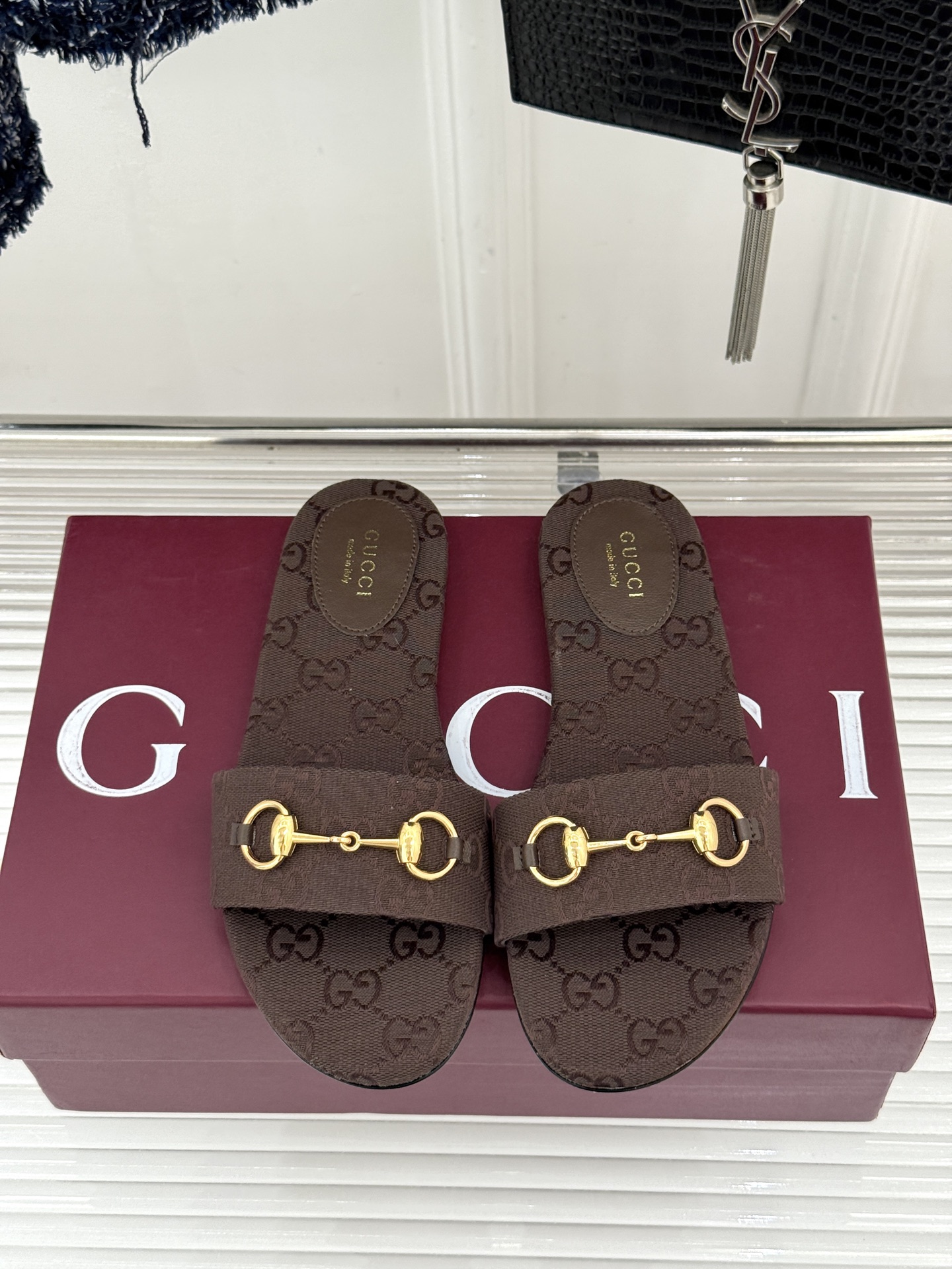Gucci/古驰经典马衔扣老花平底拖鞋一眼万年的拖鞋！时髦精都在穿马衔扣绝对是刻在潮流DNA里的符号。自