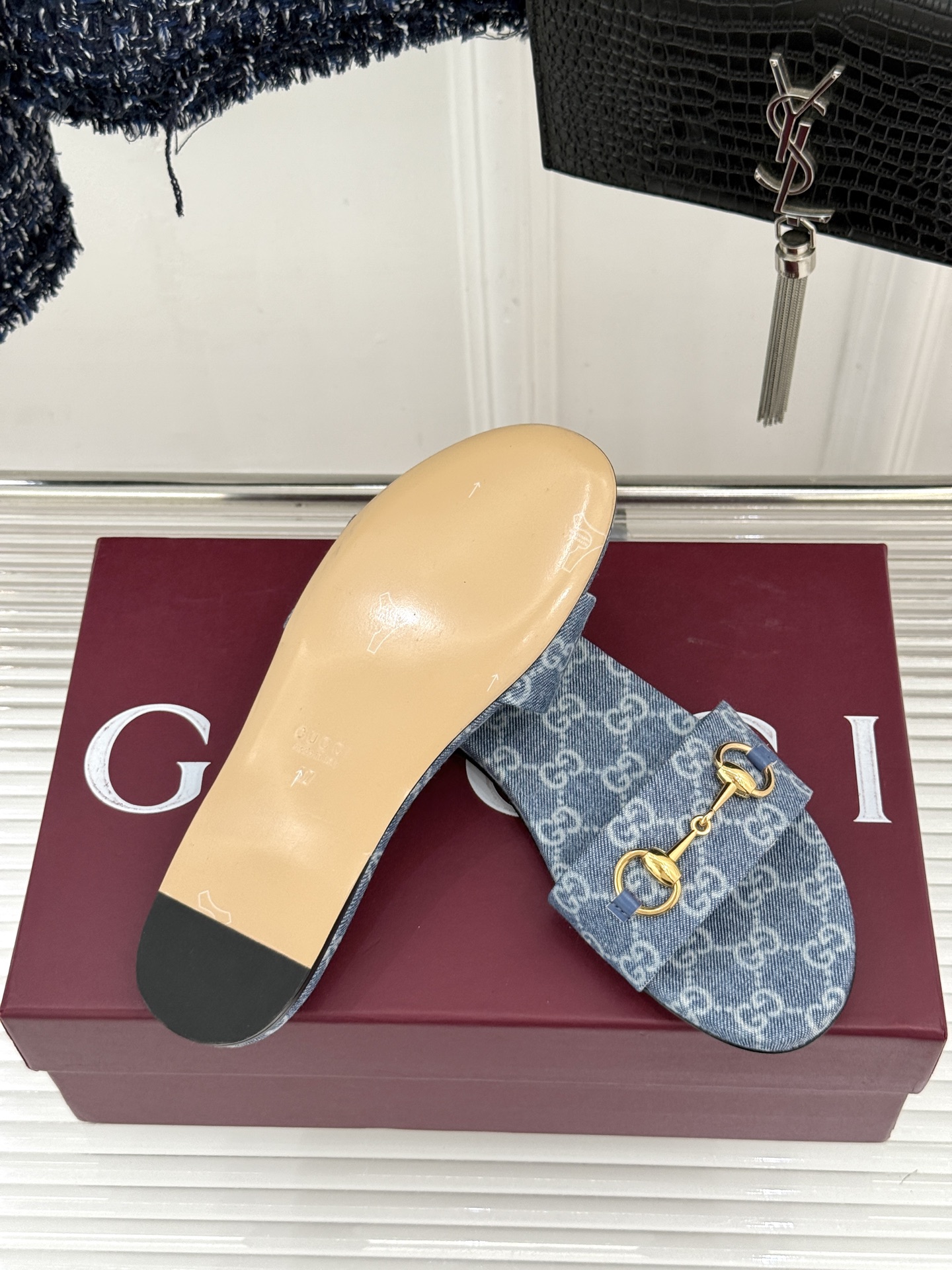 Gucci/古驰经典马衔扣老花平底拖鞋一眼万年的拖鞋！时髦精都在穿马衔扣绝对是刻在潮流DNA里的符号。自