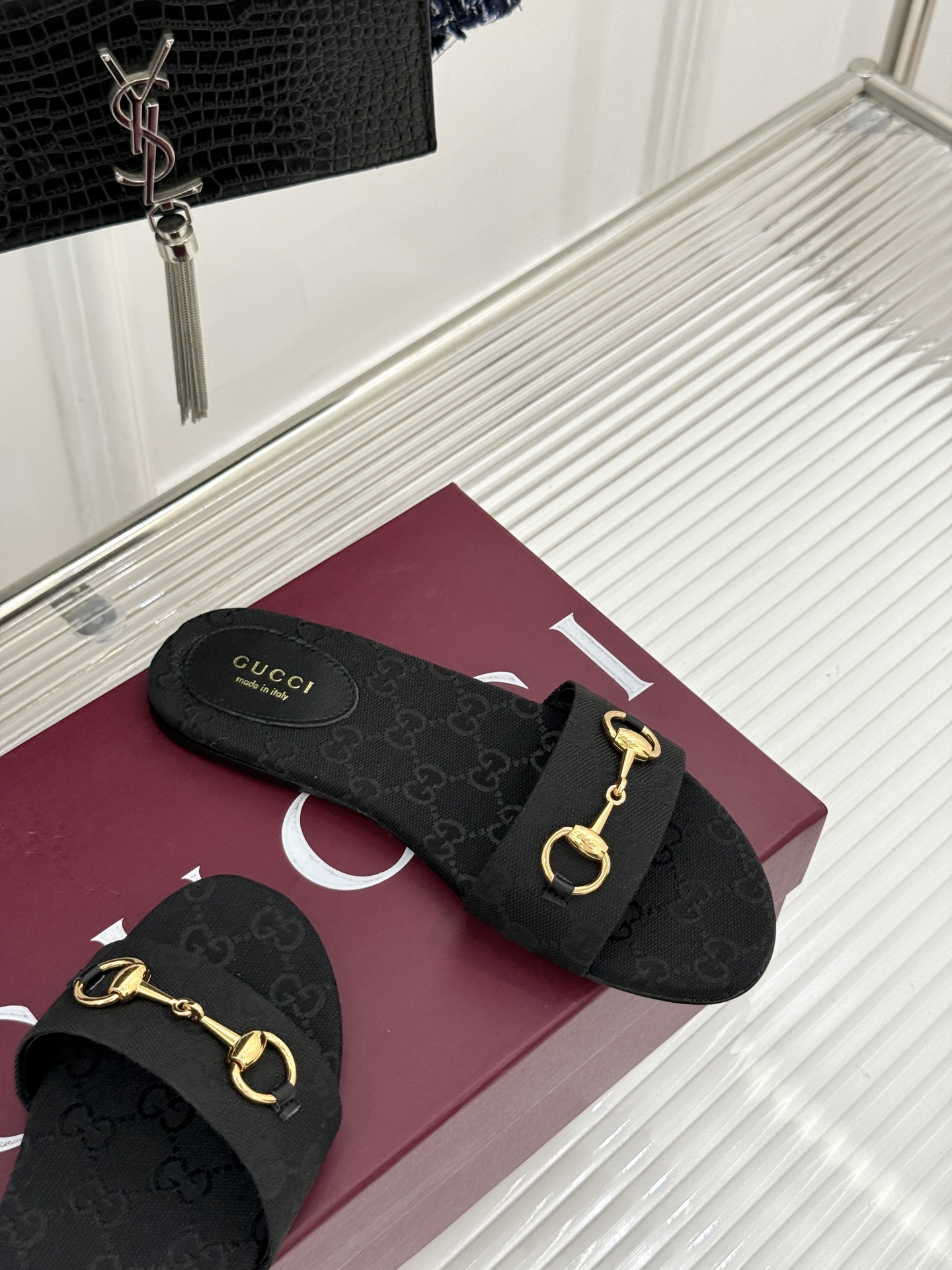 Gucci/古驰经典马衔扣老花平底拖鞋一眼万年的拖鞋！时髦精都在穿马衔扣绝对是刻在潮流DNA里的符号。自