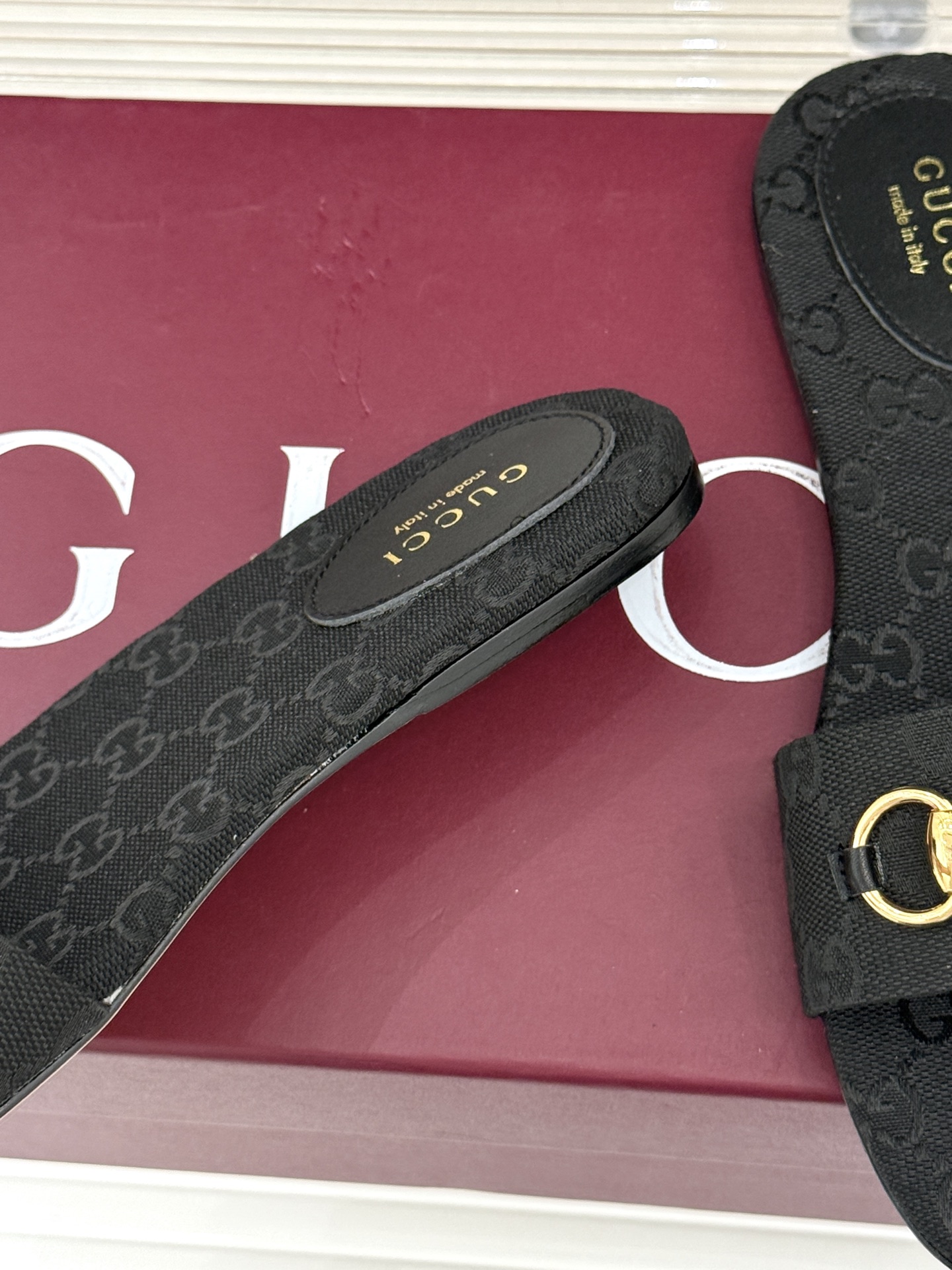 Gucci/古驰经典马衔扣老花平底拖鞋一眼万年的拖鞋！时髦精都在穿马衔扣绝对是刻在潮流DNA里的符号。自