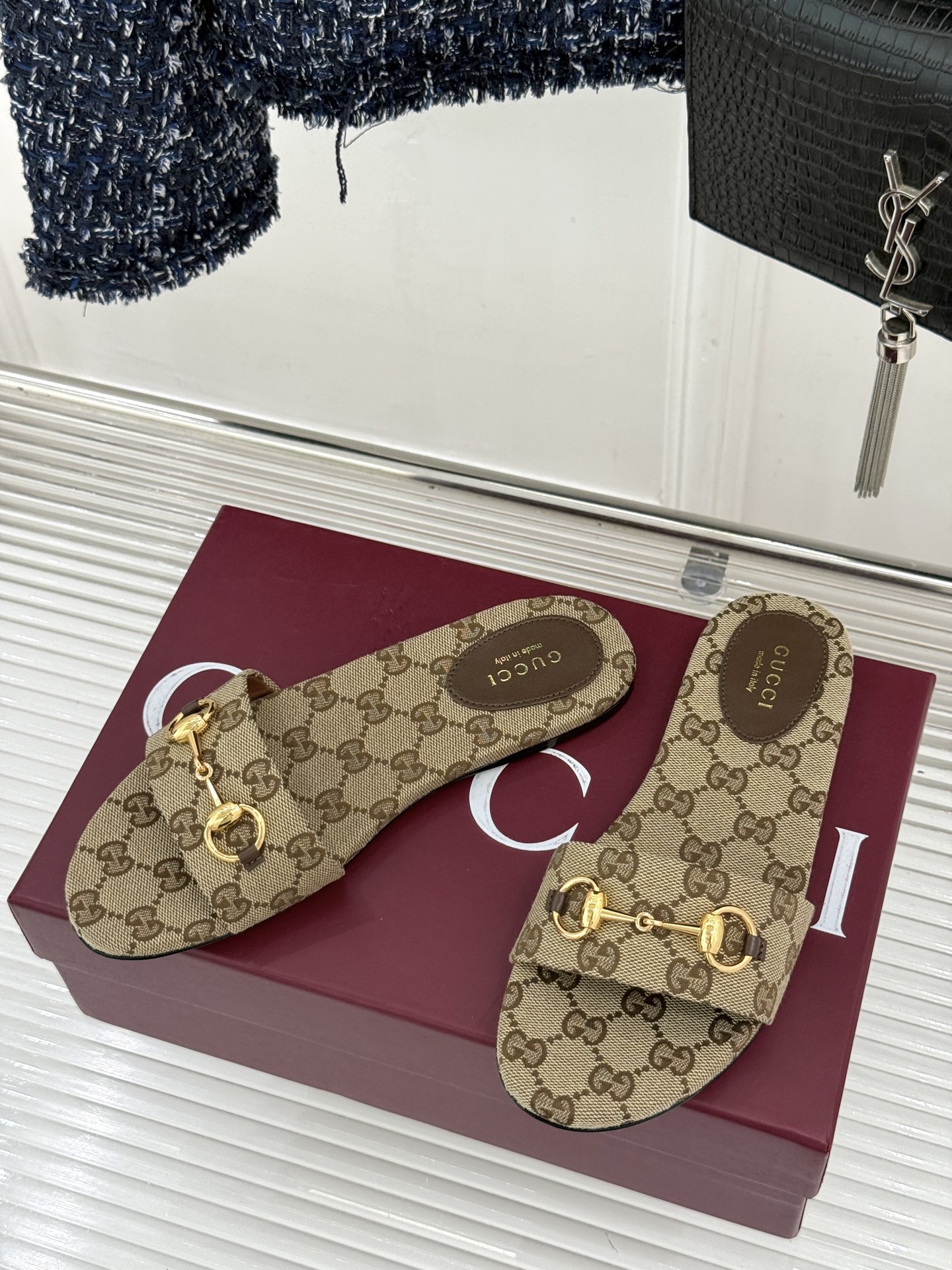 Gucci/古驰经典马衔扣老花平底拖鞋一眼万年的拖鞋！时髦精都在穿马衔扣绝对是刻在潮流DNA里的符号。自