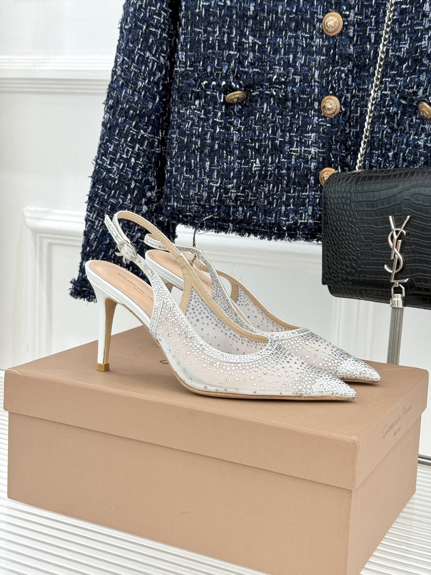 Gianvito Rossi26WF新品网纱水钻尖头高跟拖后空凉鞋GR将意式优雅注入每一处细节这款网纱水