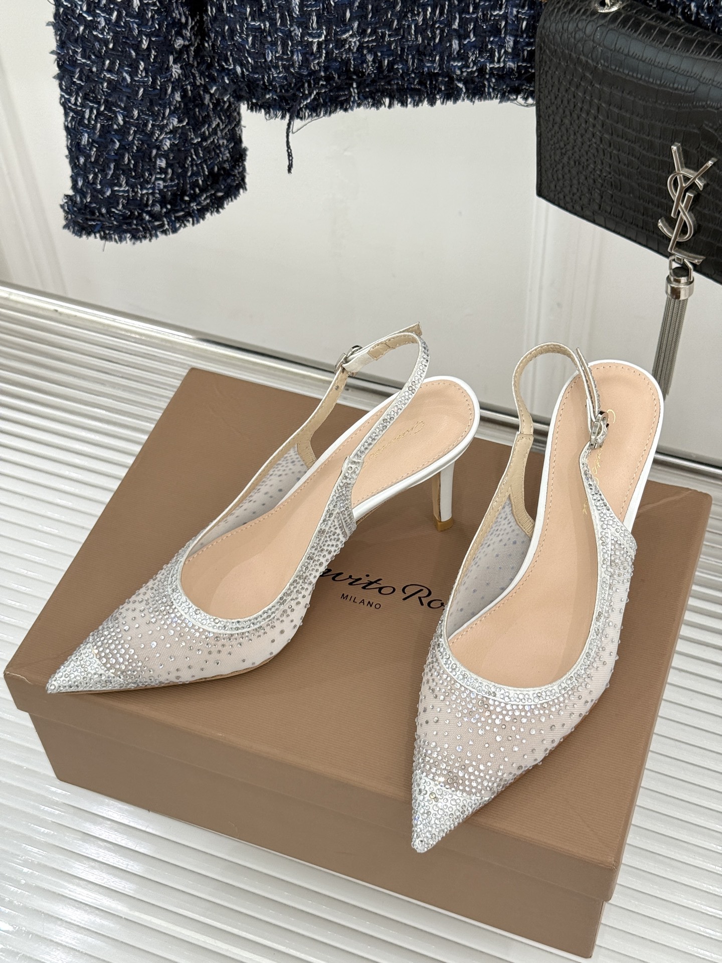 Gianvito Rossi26WF新品网纱水钻尖头高跟拖后空凉鞋GR将意式优雅注入每一处细节这款网纱水