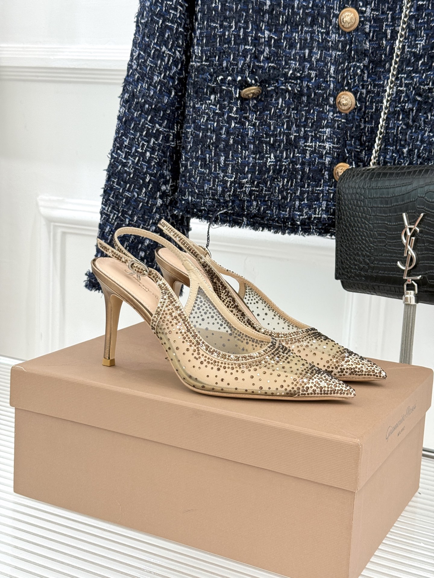 Gianvito Rossi26WF新品网纱水钻尖头高跟拖后空凉鞋GR将意式优雅注入每一处细节这款网纱水