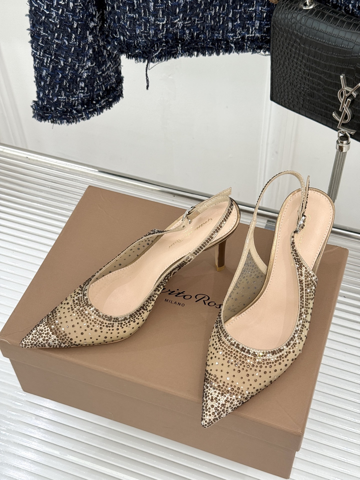 Gianvito Rossi26WF新品网纱水钻尖头高跟拖后空凉鞋GR将意式优雅注入每一处细节这款网纱水