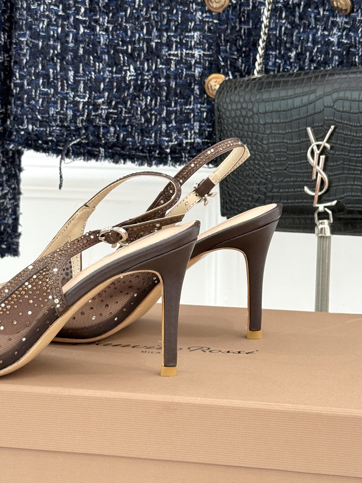 Gianvito Rossi26WF新品网纱水钻尖头高跟拖后空凉鞋GR将意式优雅注入每一处细节这款网纱水