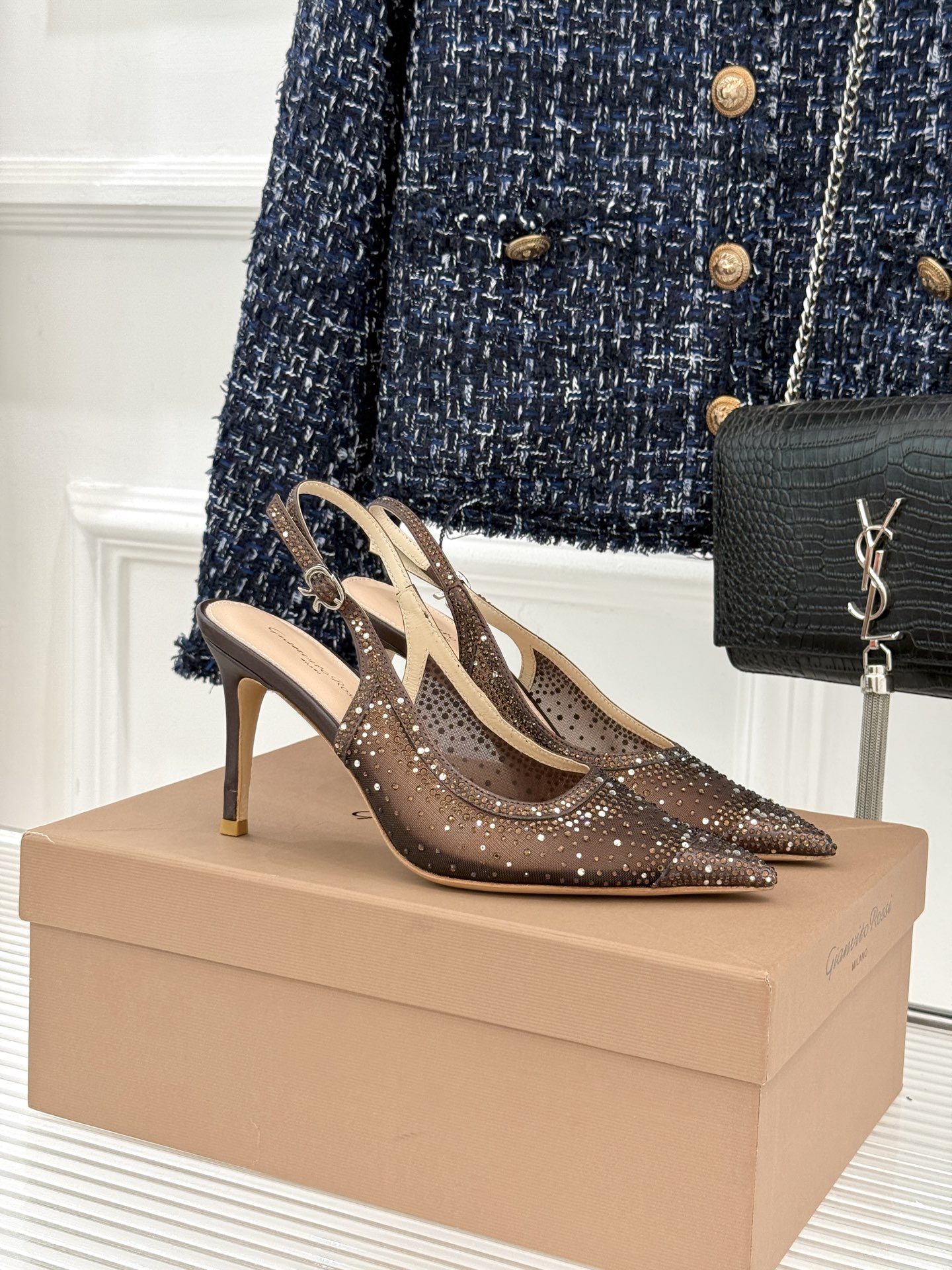 Gianvito Rossi26WF新品网纱水钻尖头高跟拖后空凉鞋GR将意式优雅注入每一处细节这款网纱水