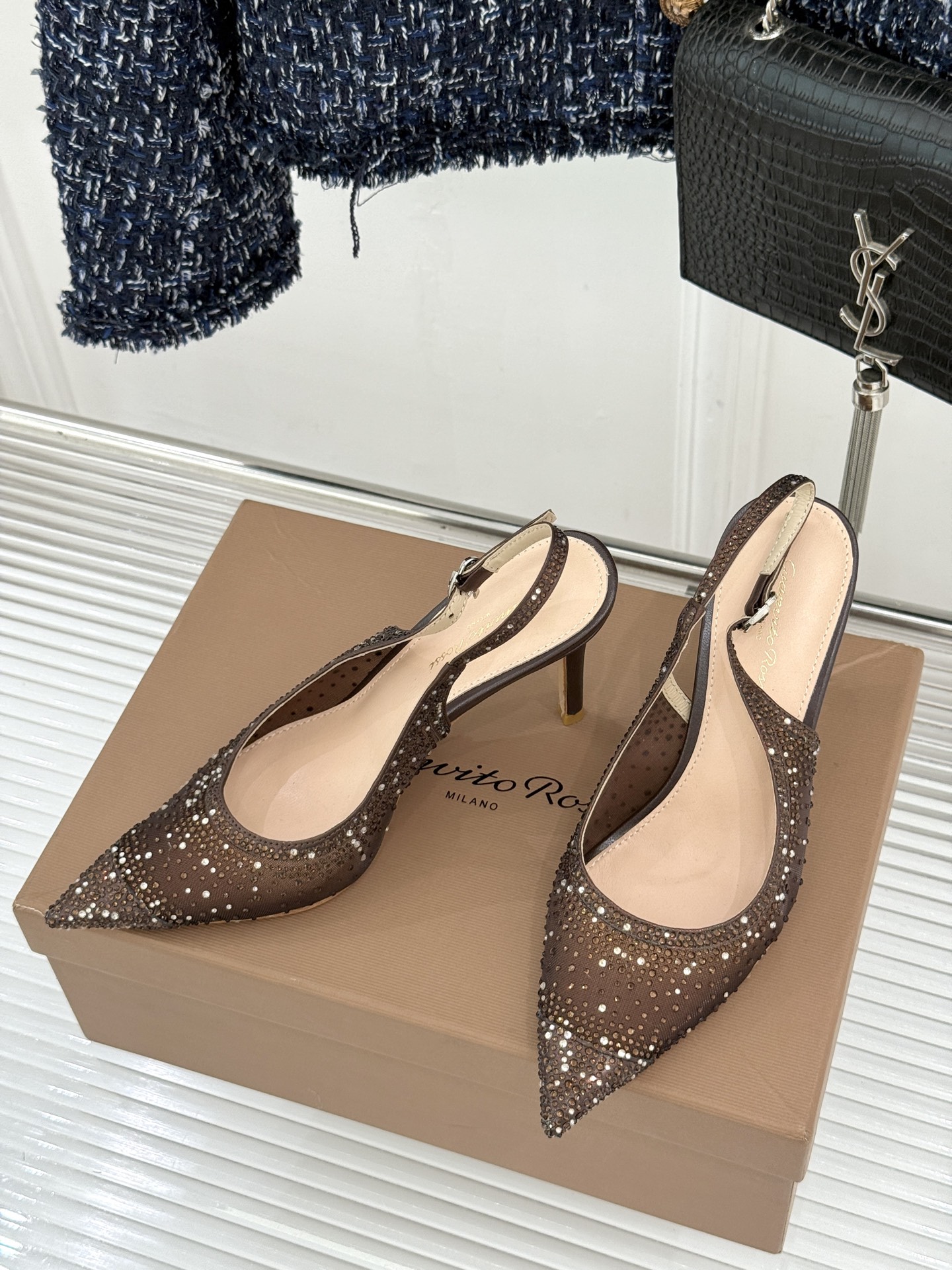 Gianvito Rossi26WF新品网纱水钻尖头高跟拖后空凉鞋GR将意式优雅注入每一处细节这款网纱水