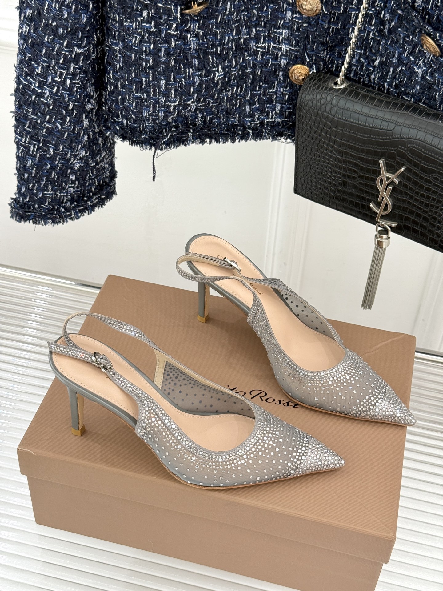 Gianvito Rossi26WF新品网纱水钻尖头高跟拖后空凉鞋GR将意式优雅注入每一处细节这款网纱水