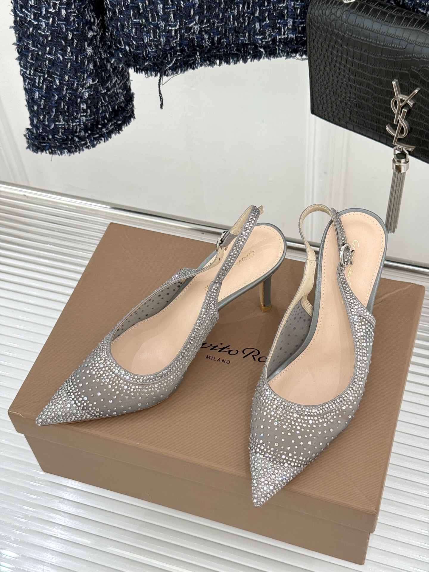 Gianvito Rossi26WF新品网纱水钻尖头高跟拖后空凉鞋GR将意式优雅注入每一处细节这款网纱水