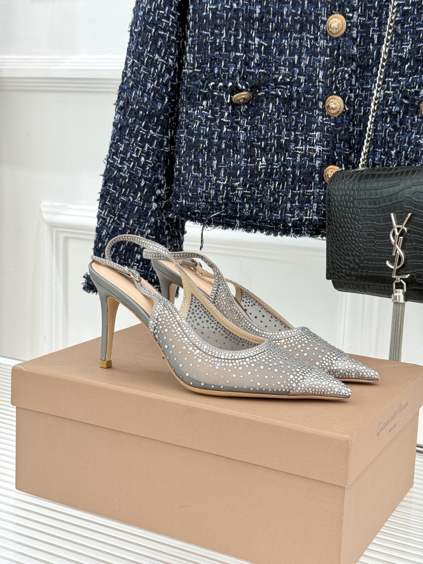 Gianvito Rossi26WF新品网纱水钻尖头高跟拖后空凉鞋GR将意式优雅注入每一处细节这款网纱水
