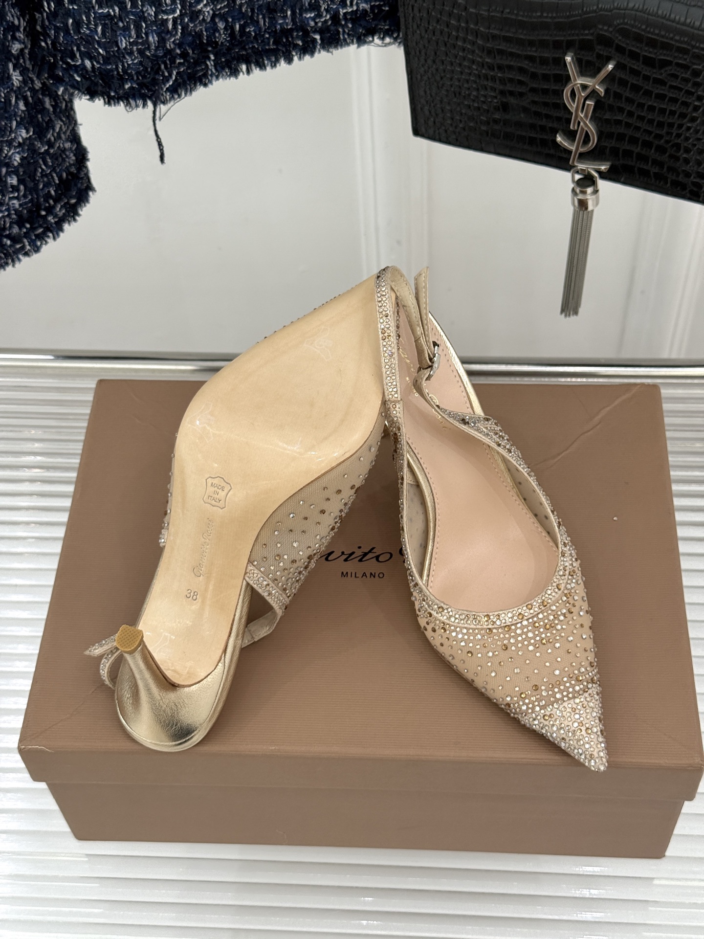 Gianvito Rossi26WF新品网纱水钻尖头高跟拖后空凉鞋GR将意式优雅注入每一处细节这款网纱水