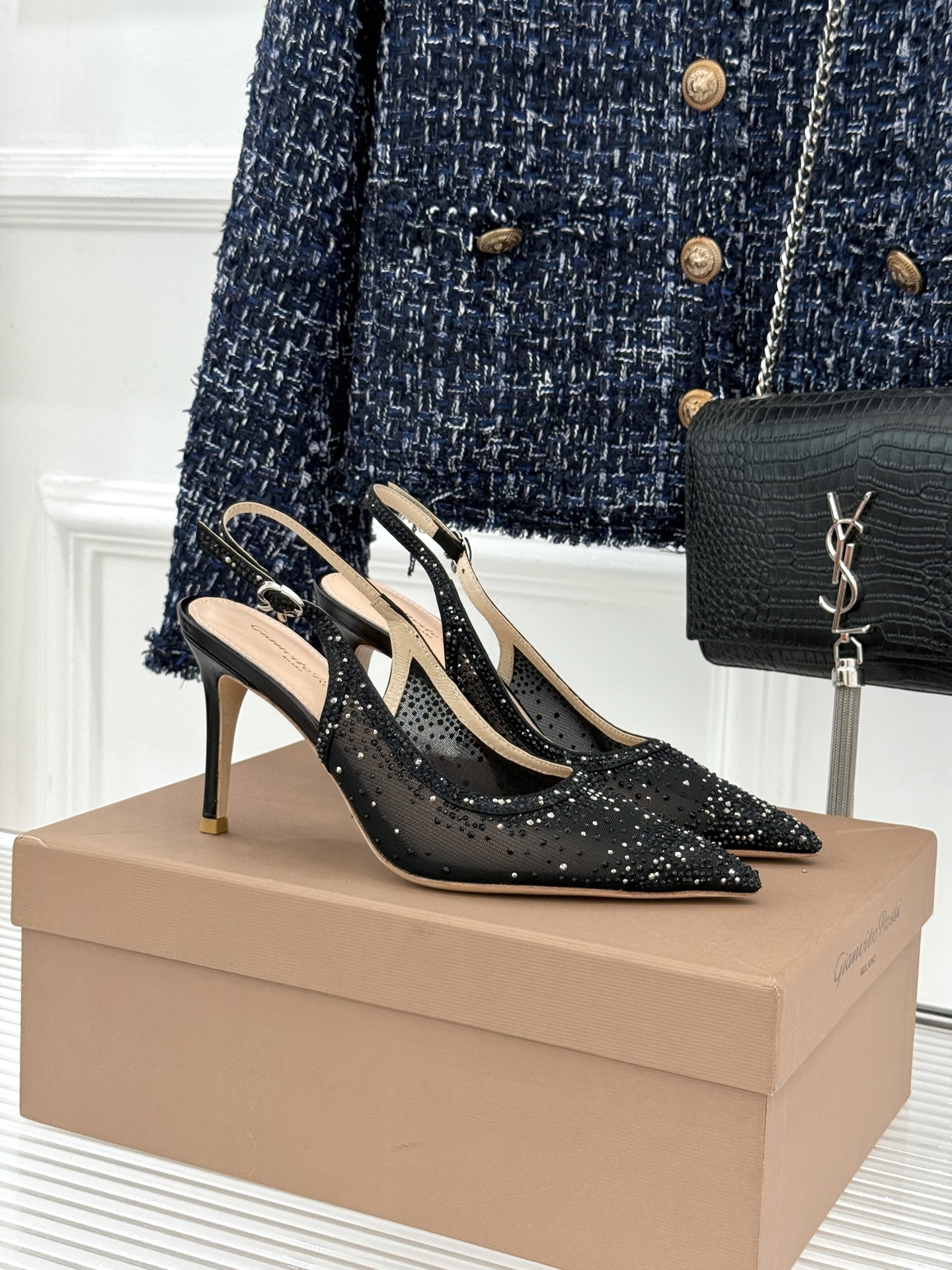 Gianvito Rossi26WF新品网纱水钻尖头高跟拖后空凉鞋GR将意式优雅注入每一处细节这款网纱水