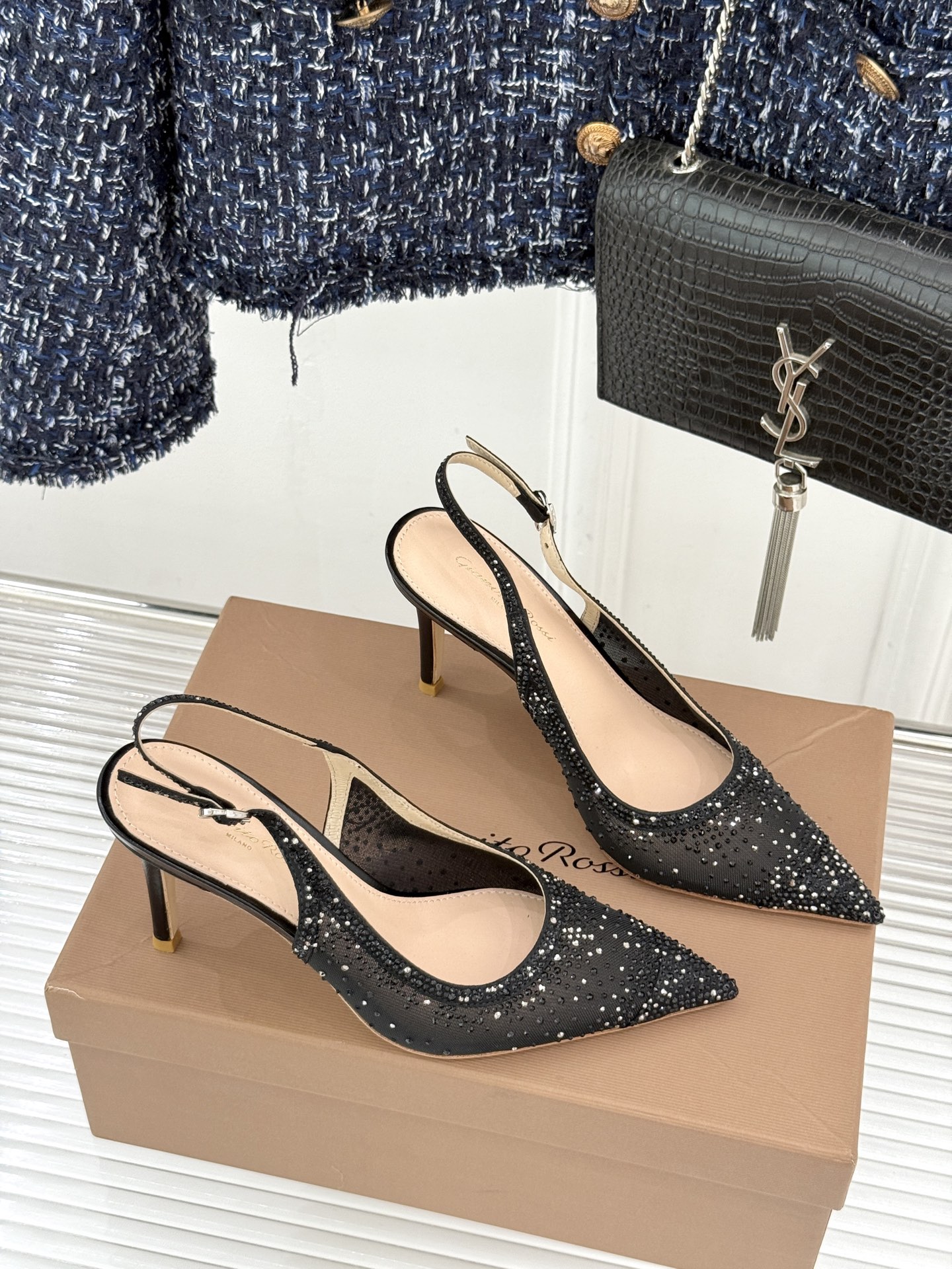 Gianvito Rossi26WF新品网纱水钻尖头高跟拖后空凉鞋GR将意式优雅注入每一处细节这款网纱水