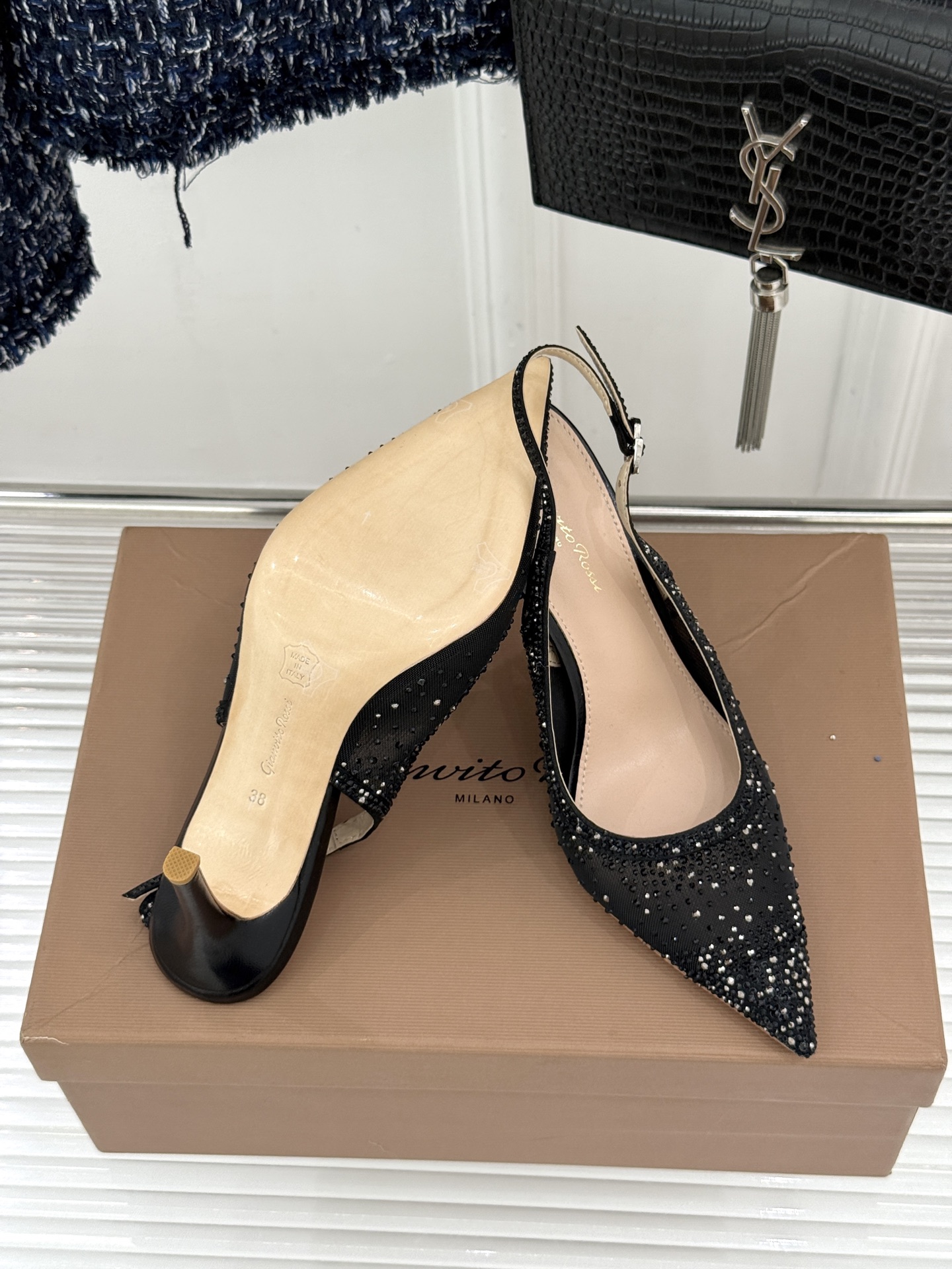 Gianvito Rossi26WF新品网纱水钻尖头高跟拖后空凉鞋GR将意式优雅注入每一处细节这款网纱水