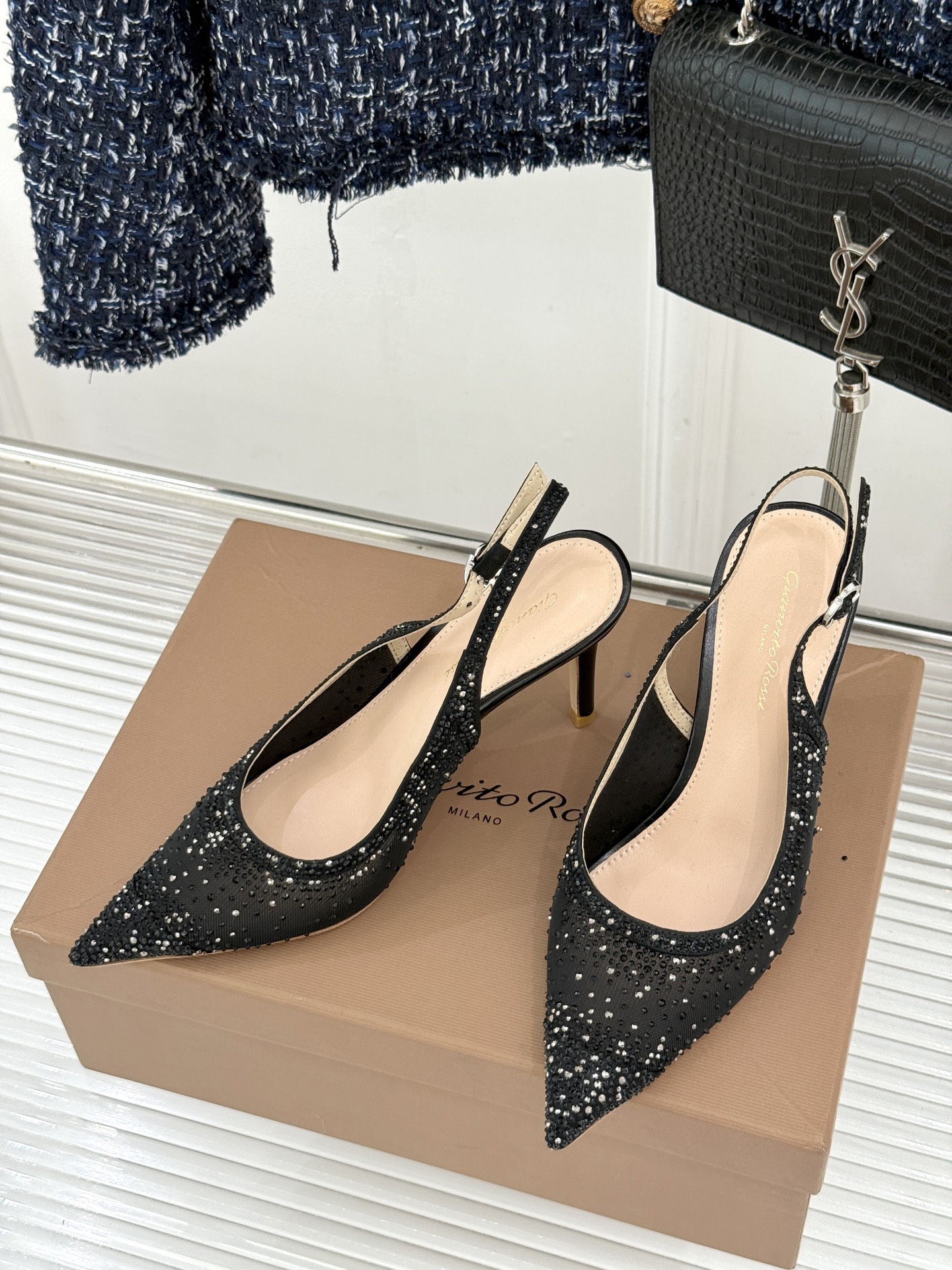 Gianvito Rossi26WF新品网纱水钻尖头高跟拖后空凉鞋GR将意式优雅注入每一处细节这款网纱水