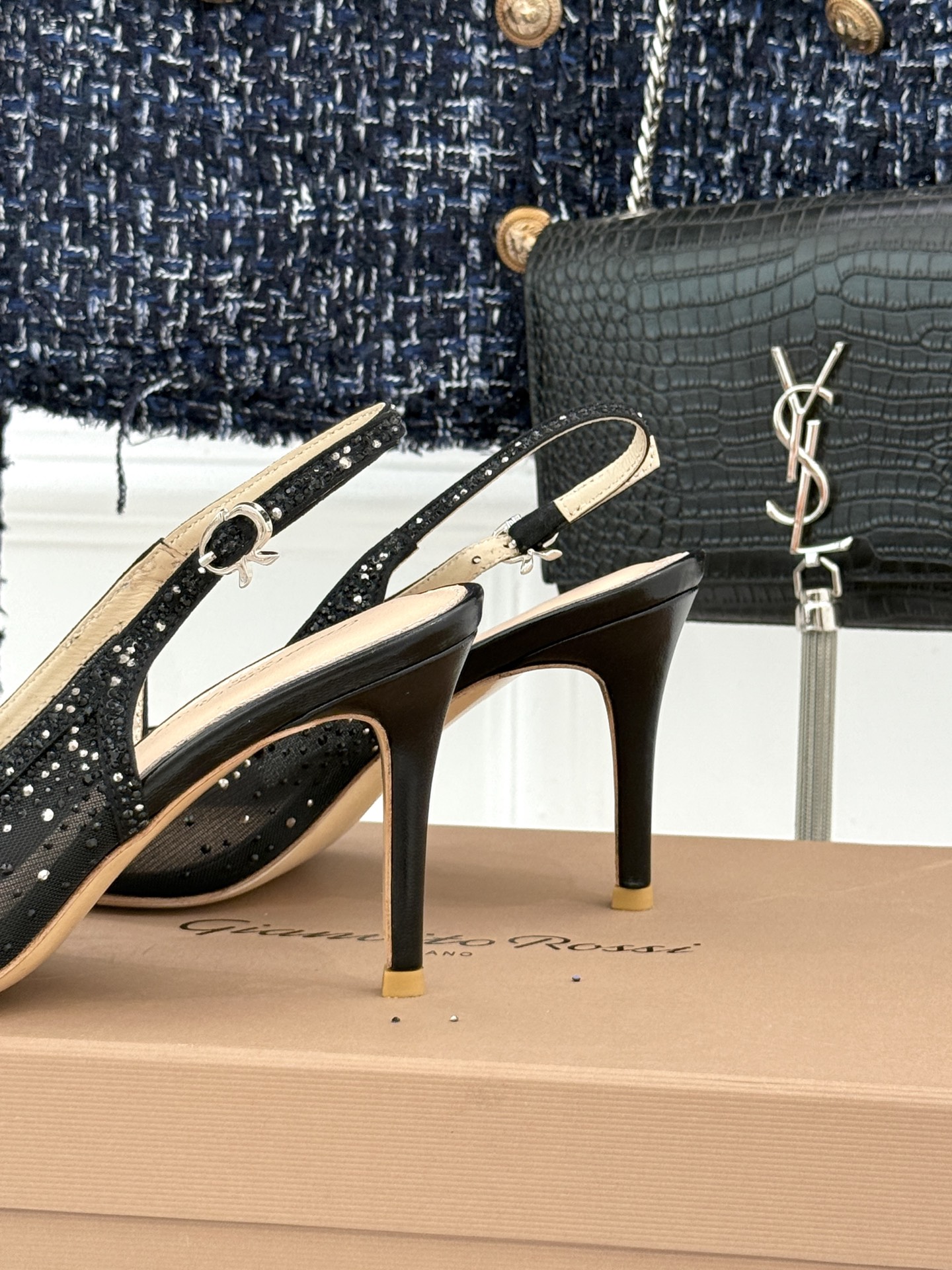 Gianvito Rossi26WF新品网纱水钻尖头高跟拖后空凉鞋GR将意式优雅注入每一处细节这款网纱水