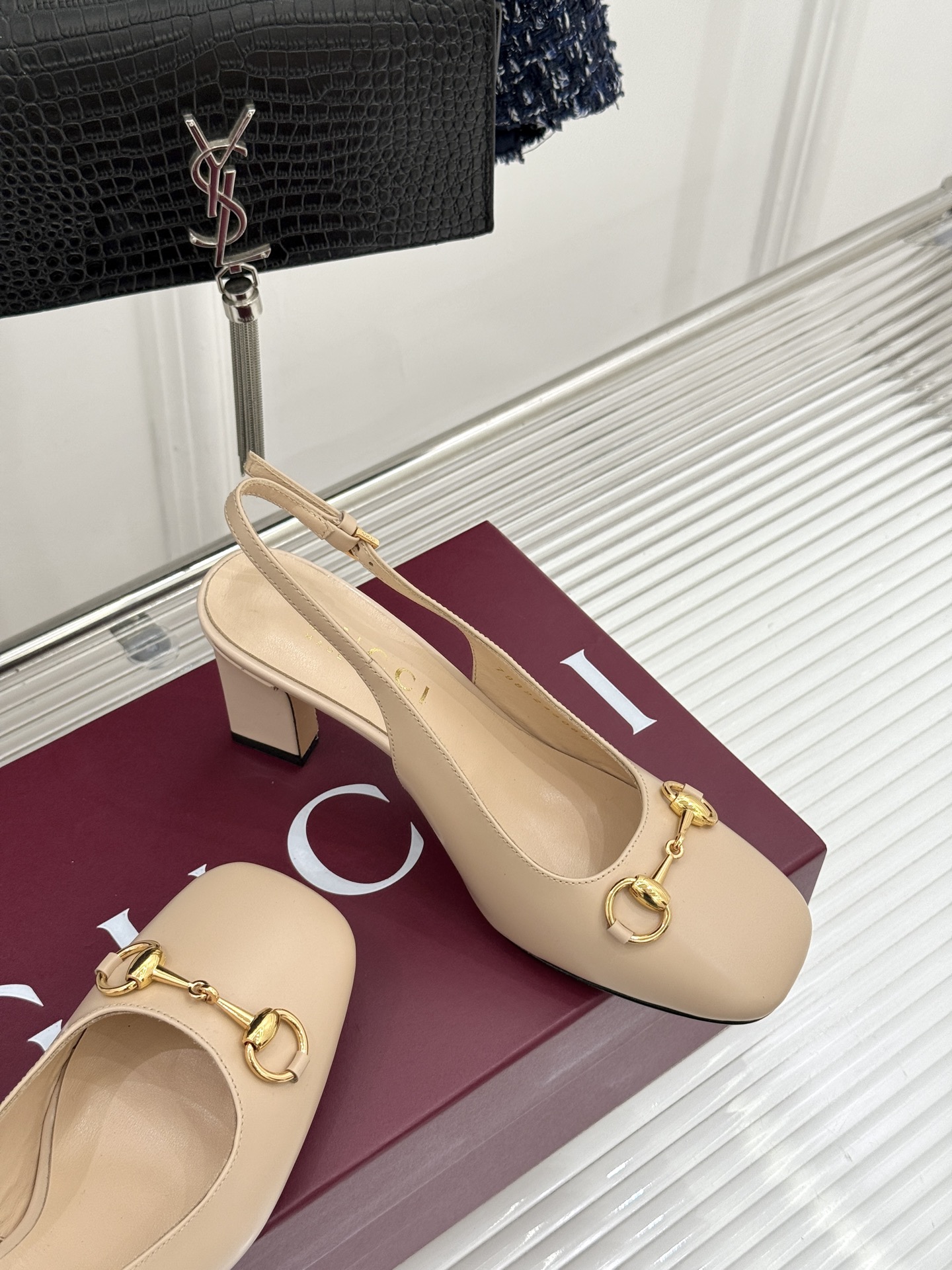 Gucci/古驰26WF新品极简马衔扣粗跟凉鞋G家2026春夏系列焕新经典它以意式松弛美学点亮夏日造型。