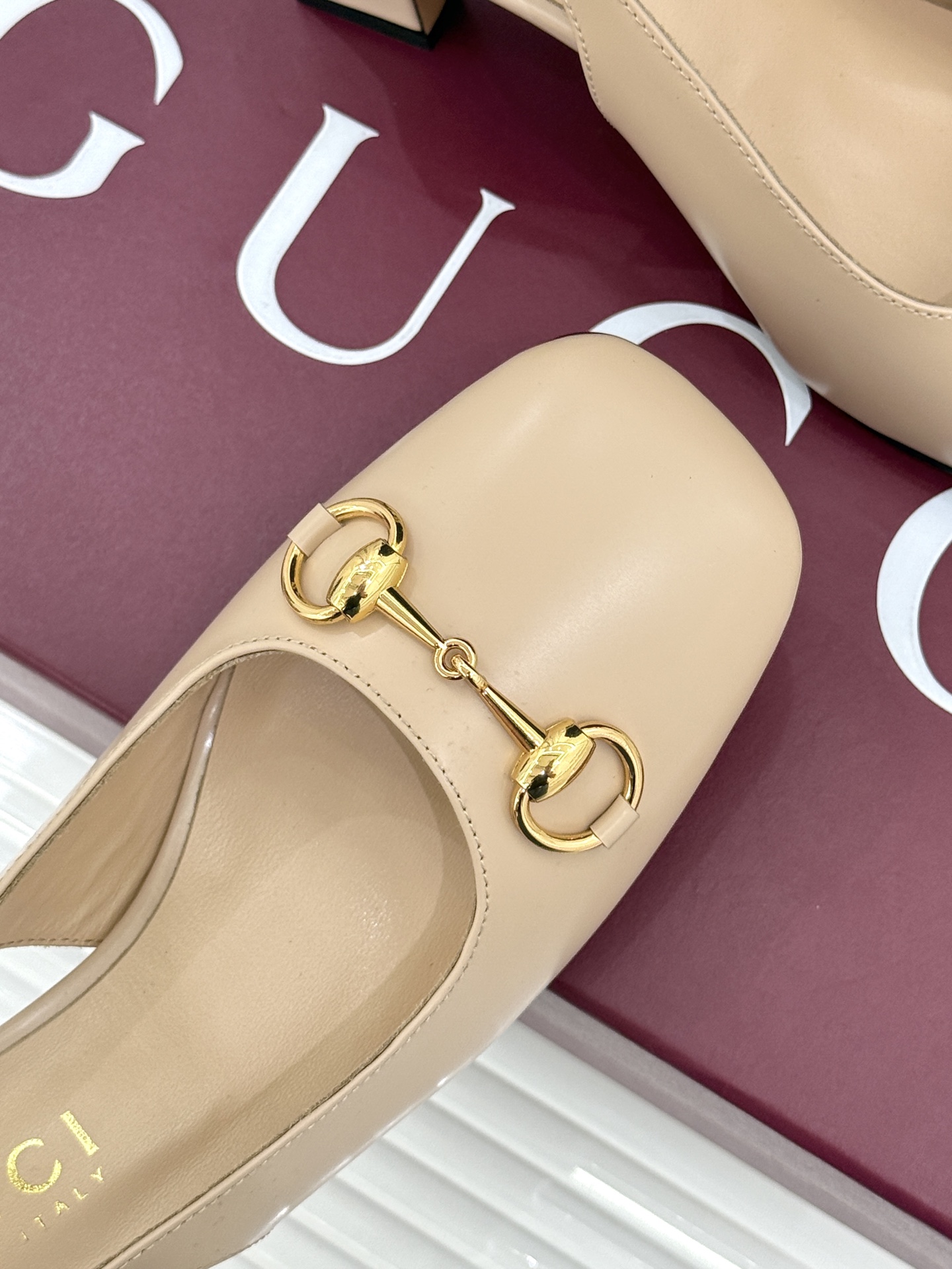 Gucci/古驰26WF新品极简马衔扣粗跟凉鞋G家2026春夏系列焕新经典它以意式松弛美学点亮夏日造型。