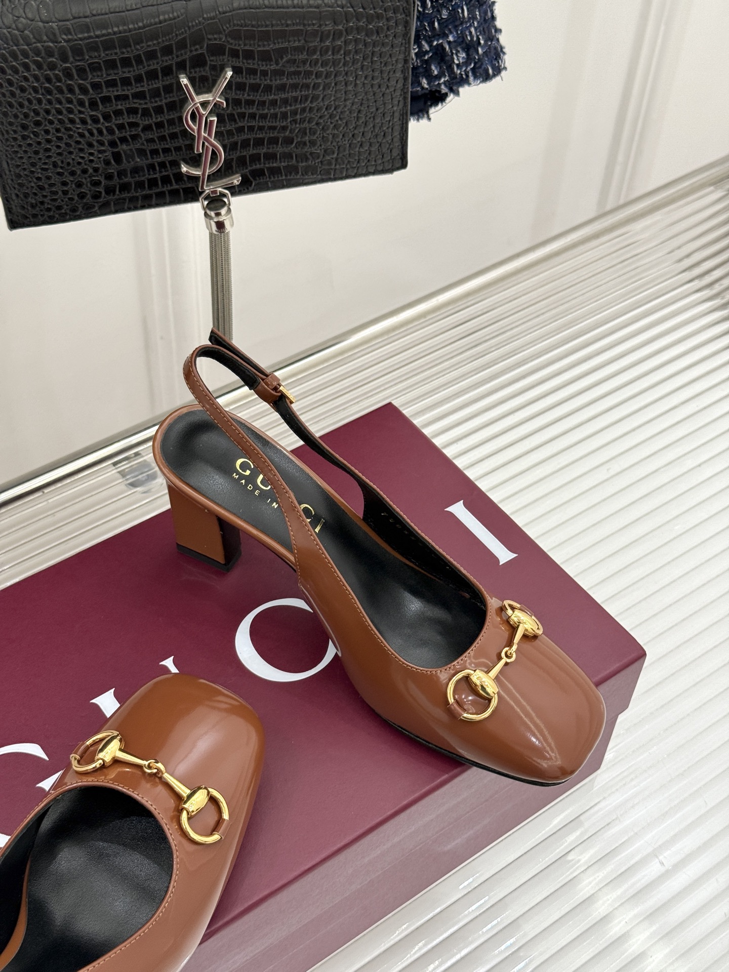 Gucci/古驰26WF新品极简马衔扣粗跟凉鞋G家2026春夏系列焕新经典它以意式松弛美学点亮夏日造型。