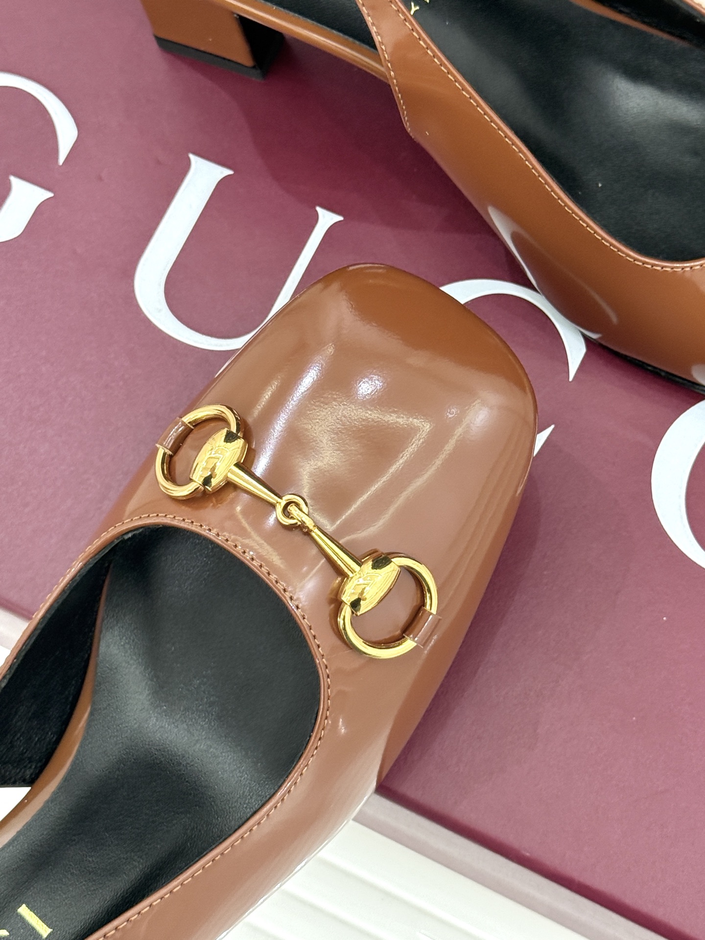 Gucci/古驰26WF新品极简马衔扣粗跟凉鞋G家2026春夏系列焕新经典它以意式松弛美学点亮夏日造型。