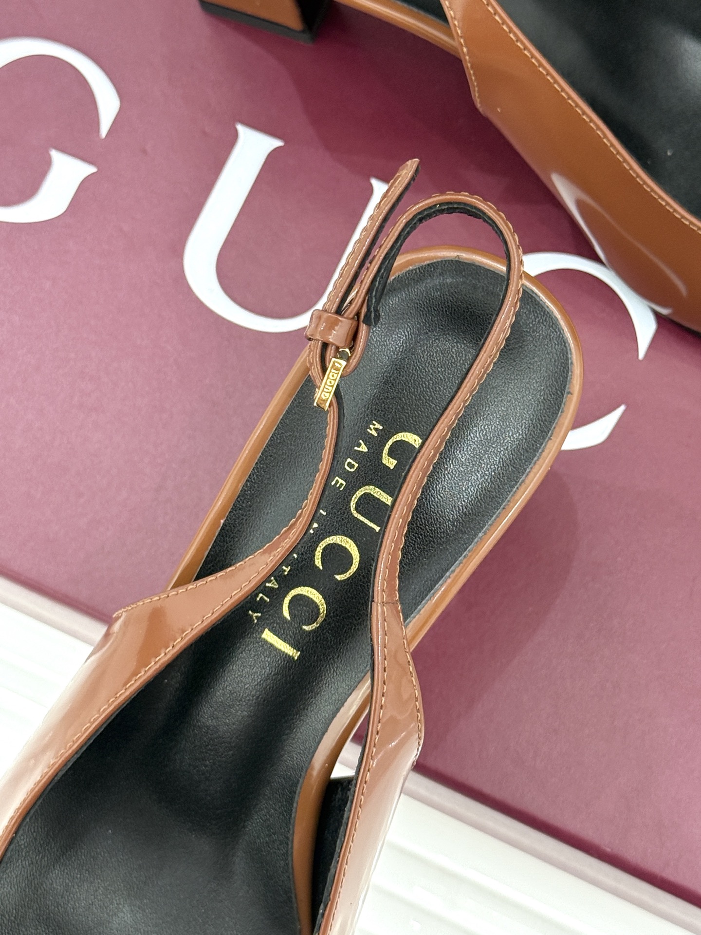 Gucci/古驰26WF新品极简马衔扣粗跟凉鞋G家2026春夏系列焕新经典它以意式松弛美学点亮夏日造型。