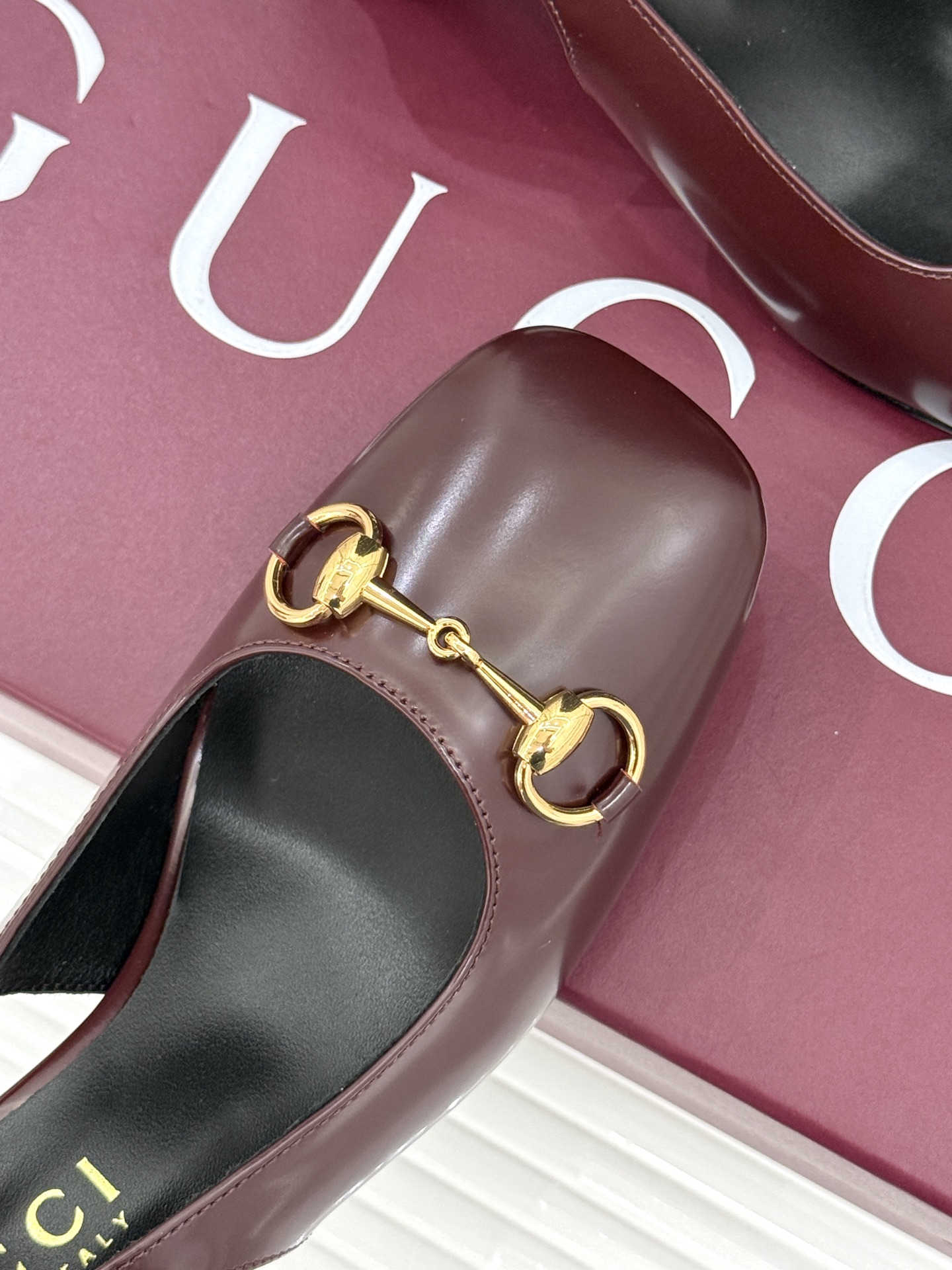 Gucci/古驰26WF新品极简马衔扣粗跟凉鞋G家2026春夏系列焕新经典它以意式松弛美学点亮夏日造型。