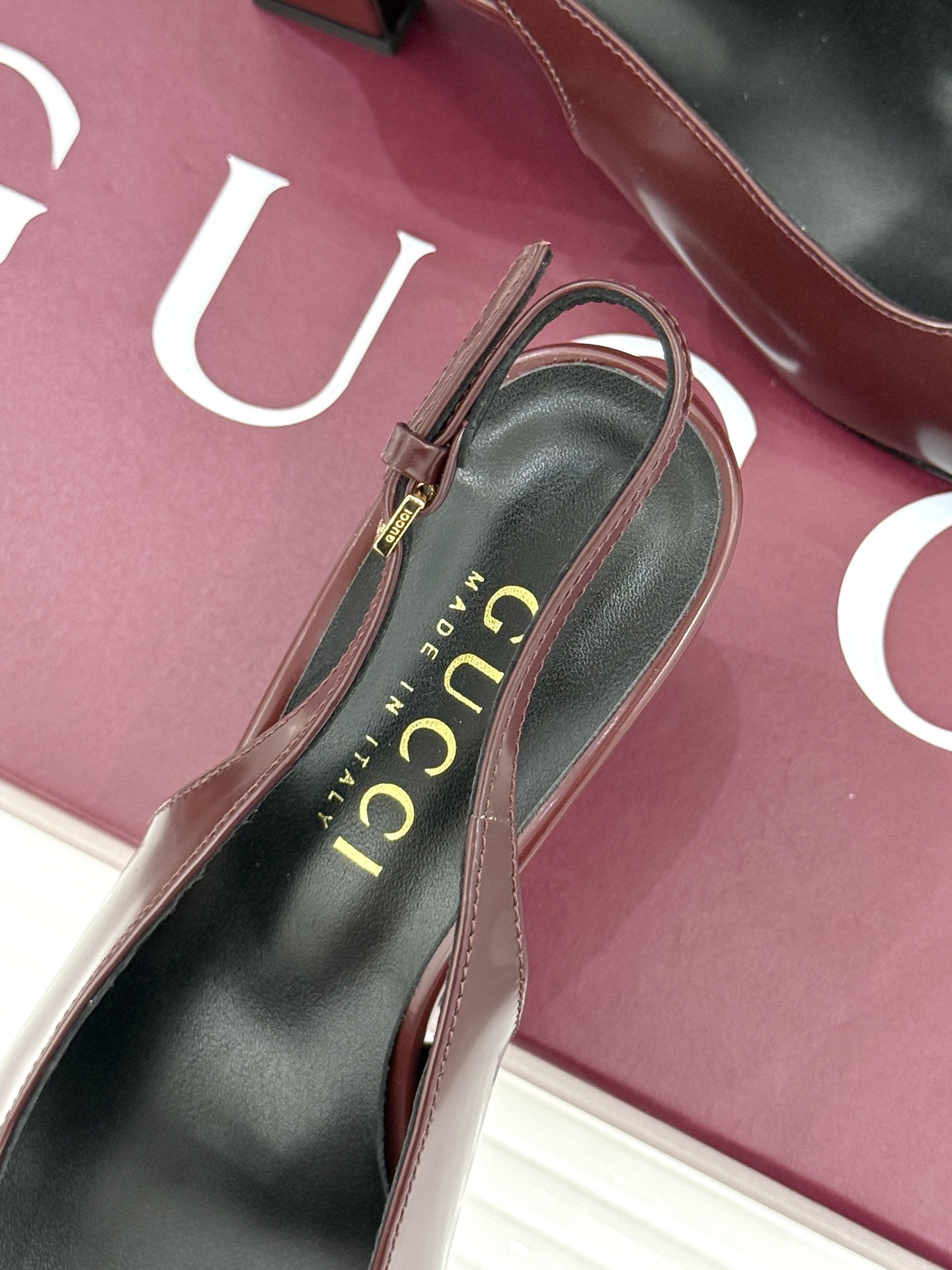 Gucci/古驰26WF新品极简马衔扣粗跟凉鞋G家2026春夏系列焕新经典它以意式松弛美学点亮夏日造型。