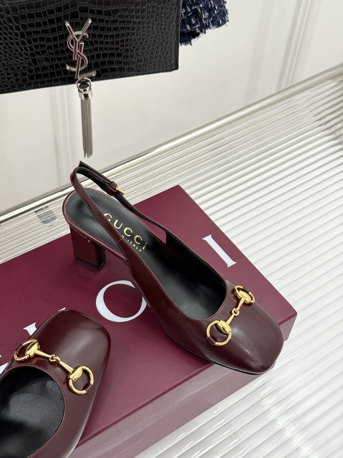 Gucci/古驰26WF新品极简马衔扣粗跟凉鞋G家2026春夏系列焕新经典它以意式松弛美学点亮夏日造型。