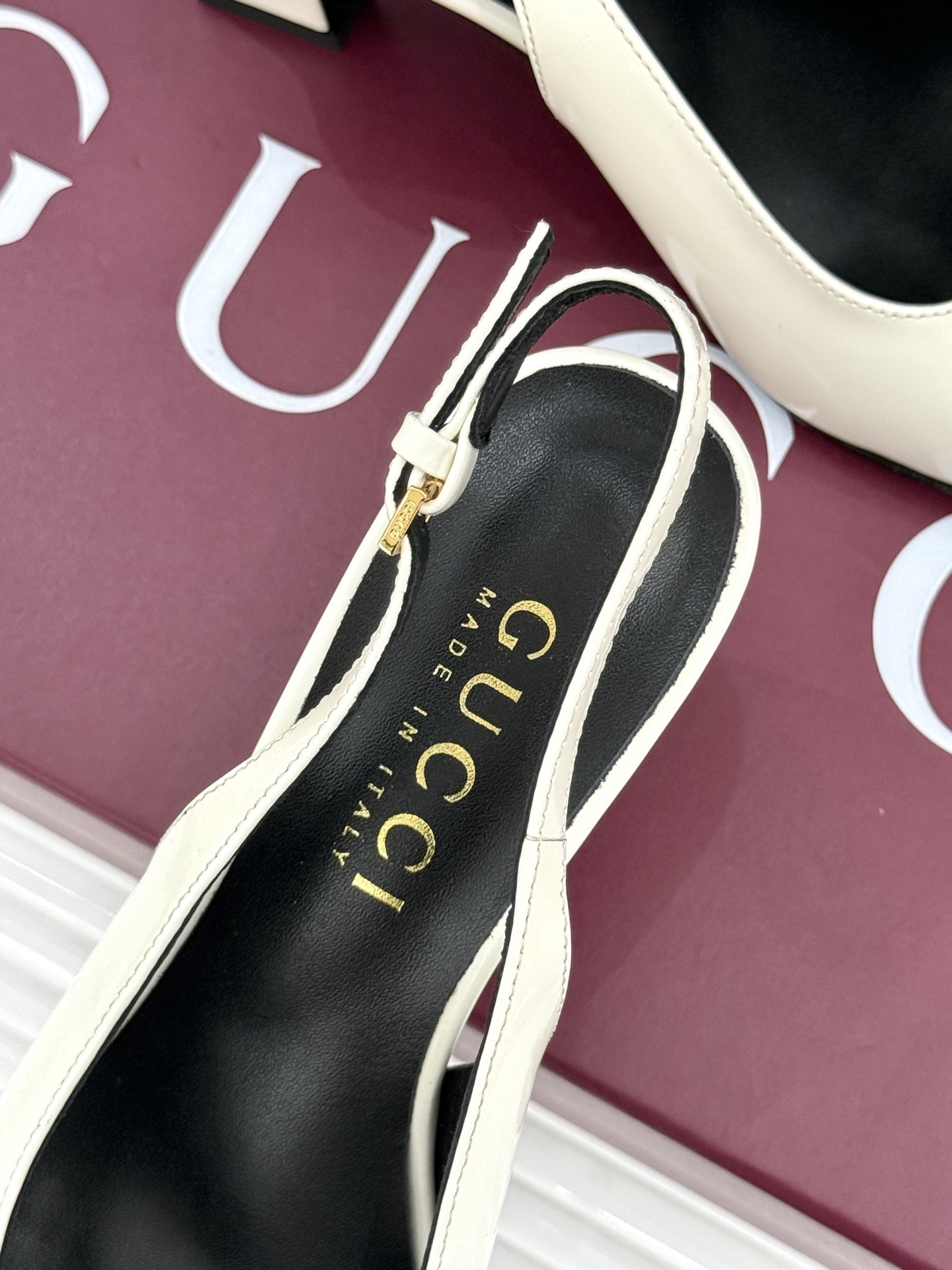 Gucci/古驰26WF新品极简马衔扣粗跟凉鞋G家2026春夏系列焕新经典它以意式松弛美学点亮夏日造型。