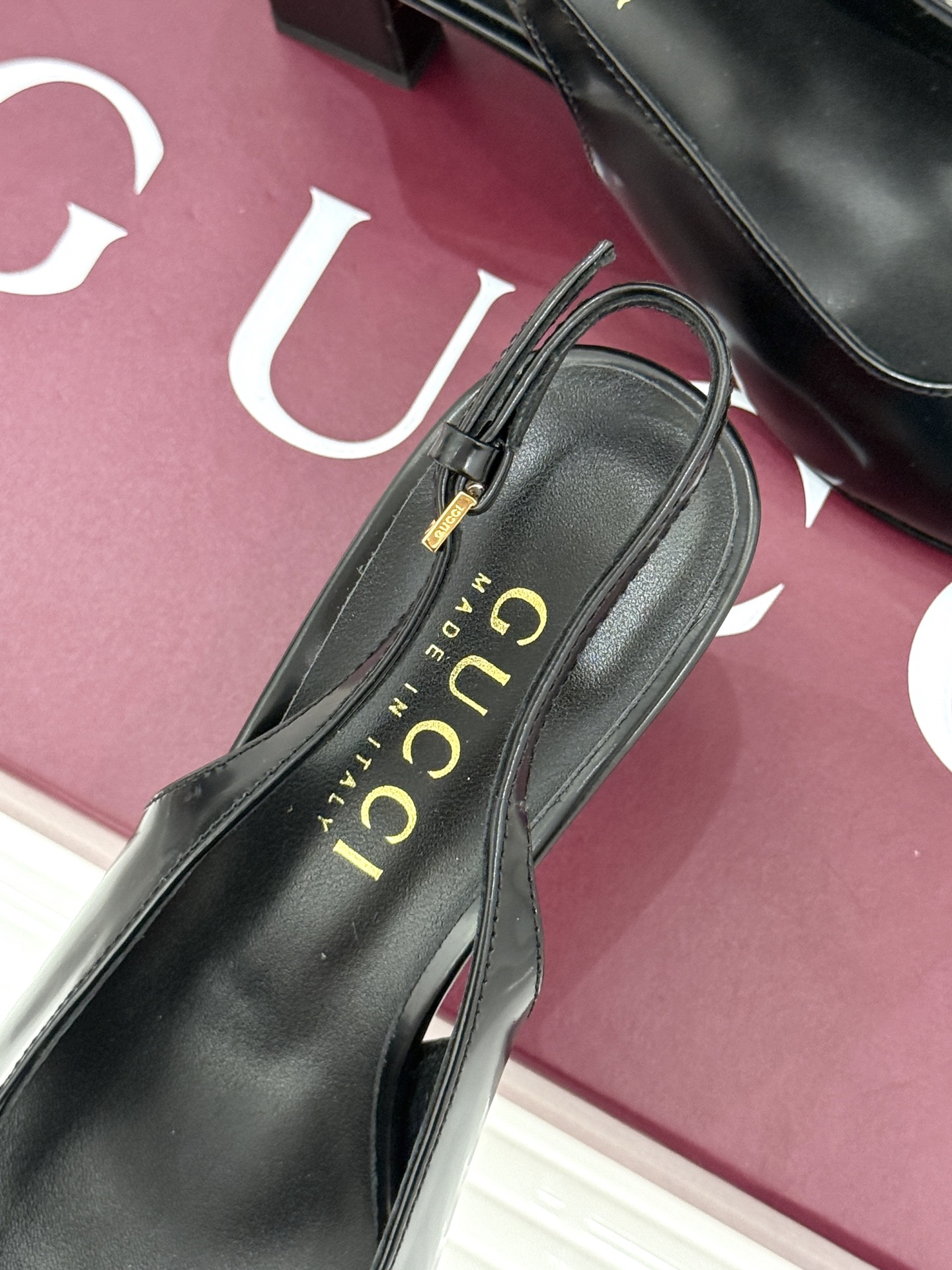 Gucci/古驰26WF新品极简马衔扣粗跟凉鞋G家2026春夏系列焕新经典它以意式松弛美学点亮夏日造型。