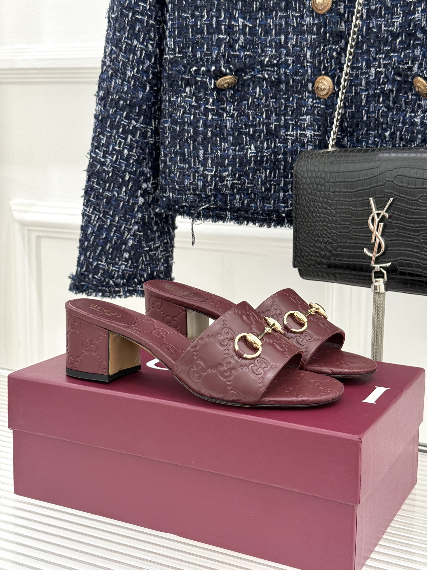 Gucci/古驰26WF春夏新品马衔扣鱼嘴粗跟拖鞋以时光为经纬 以自由为针线将品牌「随性的华美」具象为足