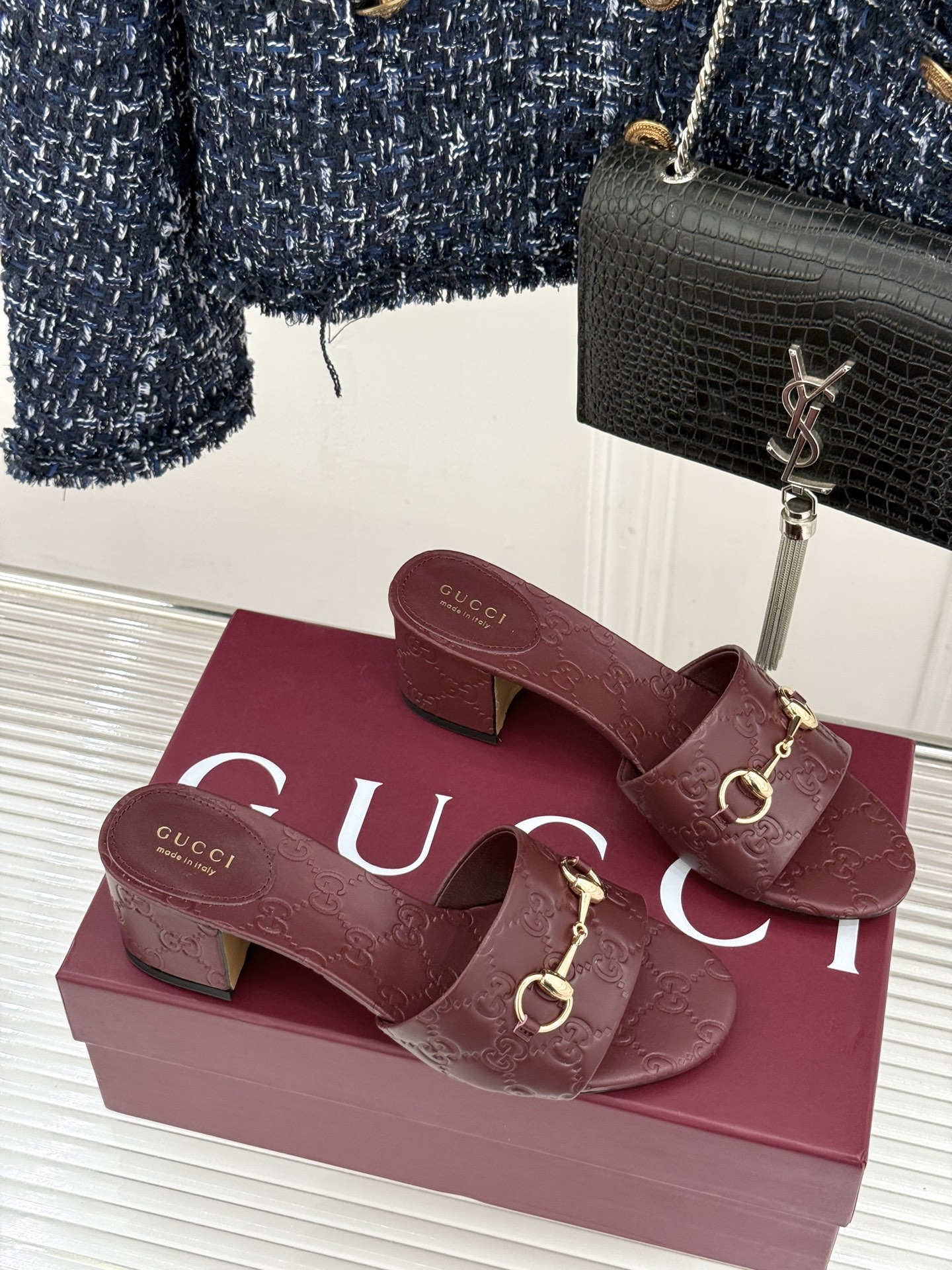 Gucci/古驰26WF春夏新品马衔扣鱼嘴粗跟拖鞋以时光为经纬 以自由为针线将品牌「随性的华美」具象为足