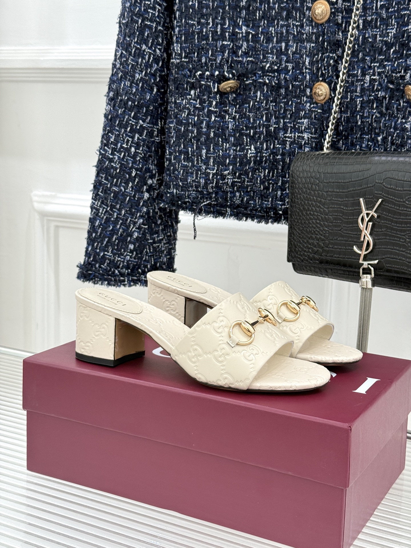 Gucci/古驰26WF春夏新品马衔扣鱼嘴粗跟拖鞋以时光为经纬 以自由为针线将品牌「随性的华美」具象为足