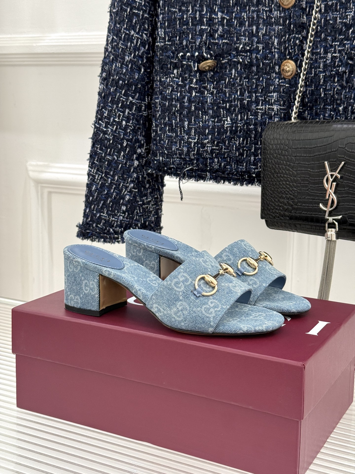 Gucci/古驰26WF春夏新品马衔扣鱼嘴粗跟拖鞋以时光为经纬 以自由为针线将品牌「随性的华美」具象为足