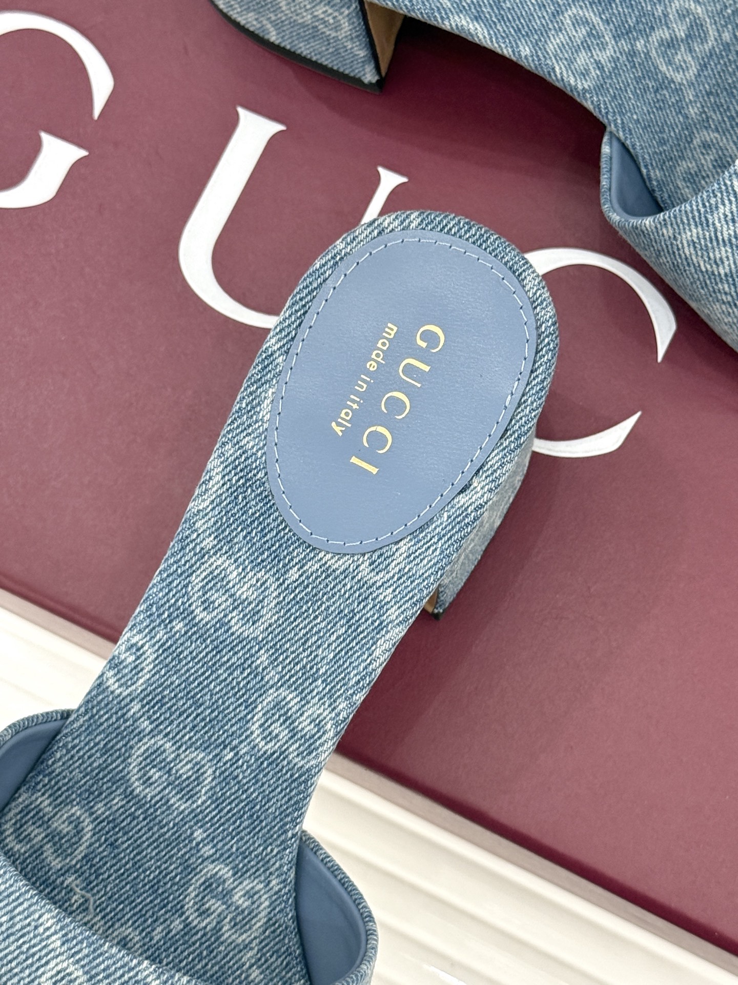 Gucci/古驰26WF春夏新品马衔扣鱼嘴粗跟拖鞋以时光为经纬 以自由为针线将品牌「随性的华美」具象为足