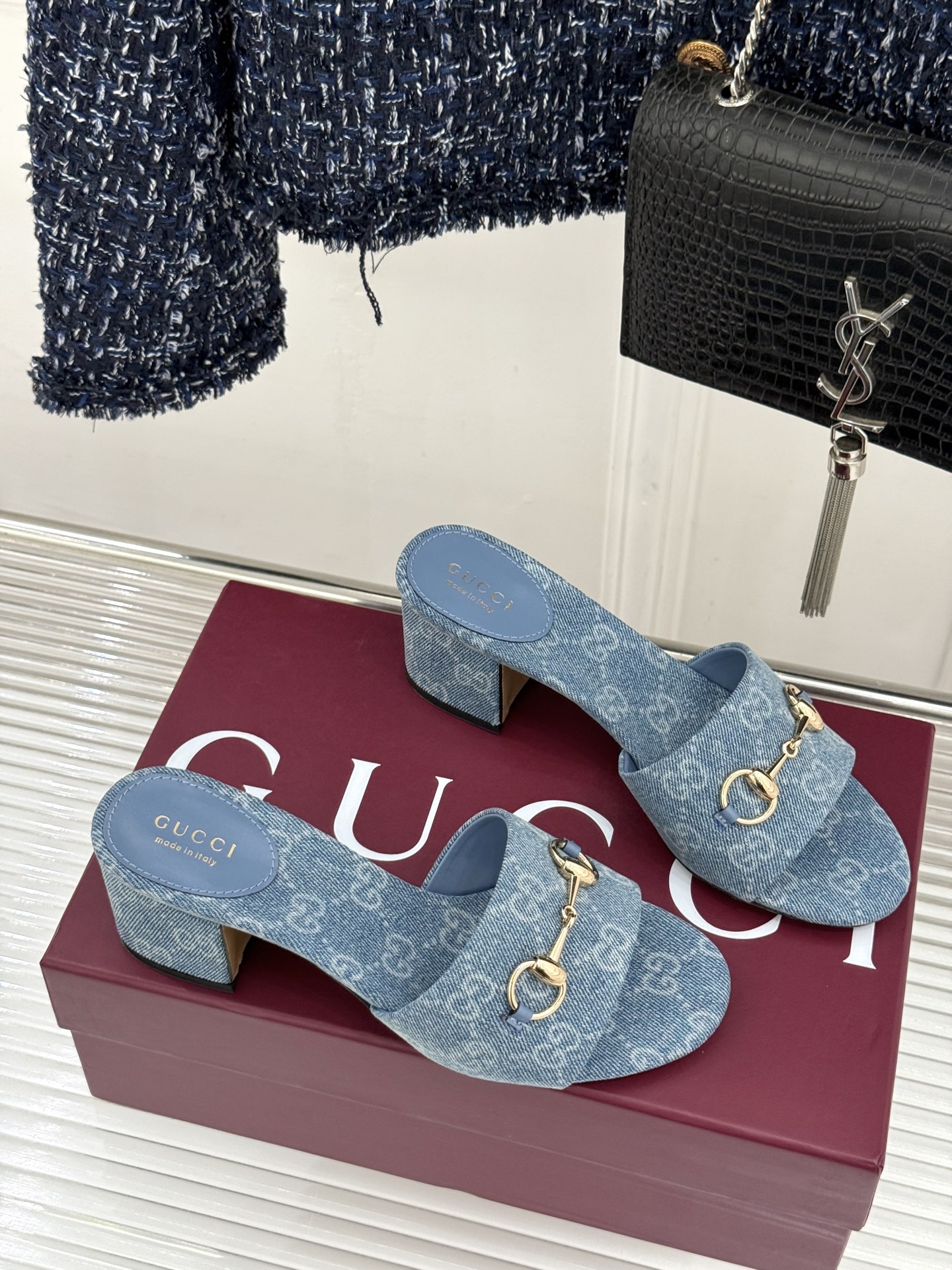 Gucci/古驰26WF春夏新品马衔扣鱼嘴粗跟拖鞋以时光为经纬 以自由为针线将品牌「随性的华美」具象为足