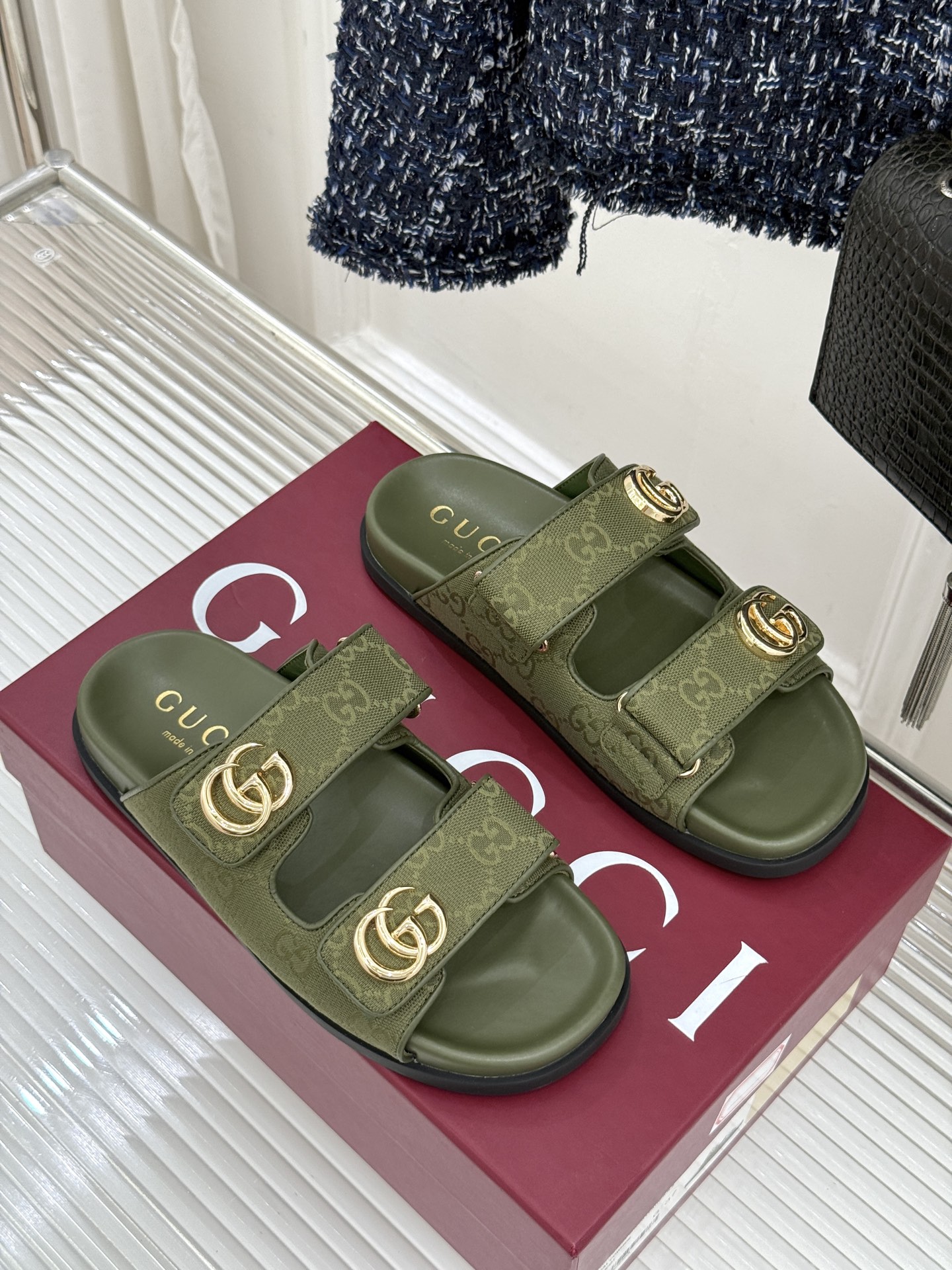 Gucci/古驰经典春双G扣沙滩魔术贴懒人拖鞋夏天必备懒人福音鞋 谁穿谁美！很轻盈上脚意外的舒适 还不挑