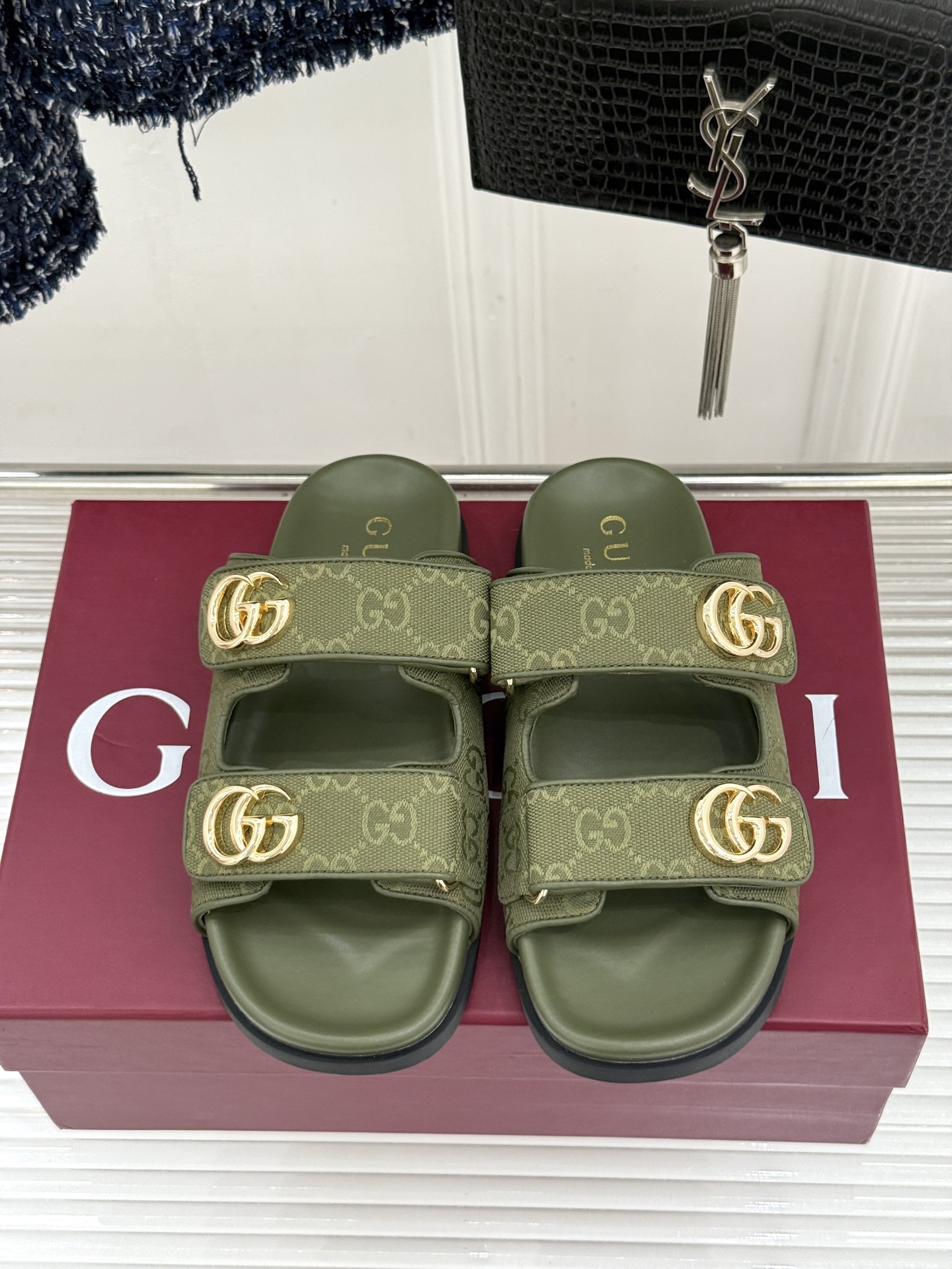 Gucci/古驰经典春双G扣沙滩魔术贴懒人拖鞋夏天必备懒人福音鞋 谁穿谁美！很轻盈上脚意外的舒适 还不挑