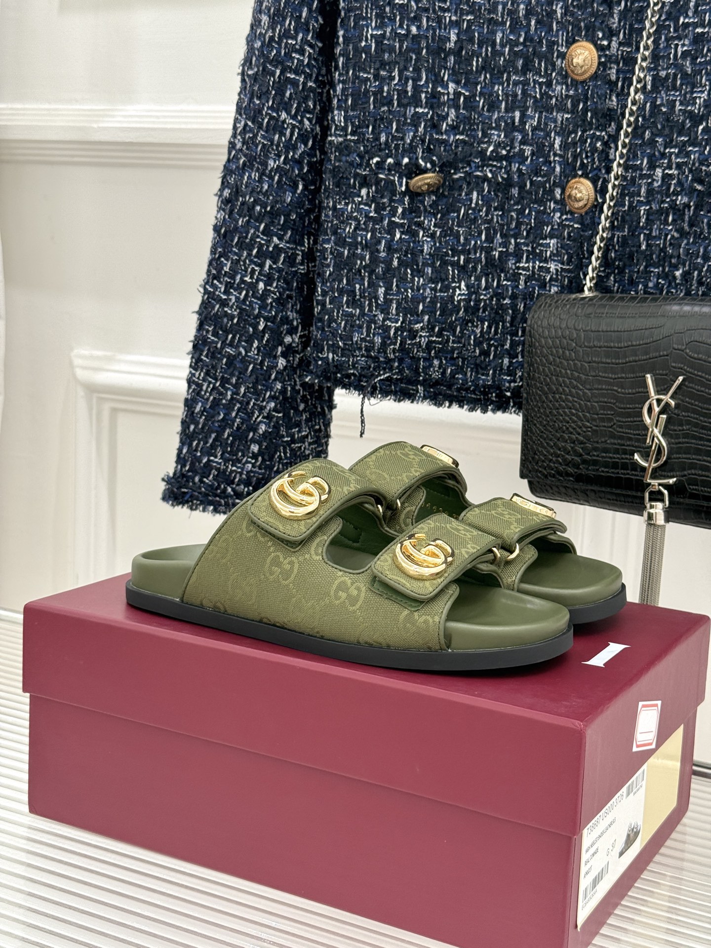 Gucci/古驰经典春双G扣沙滩魔术贴懒人拖鞋夏天必备懒人福音鞋 谁穿谁美！很轻盈上脚意外的舒适 还不挑