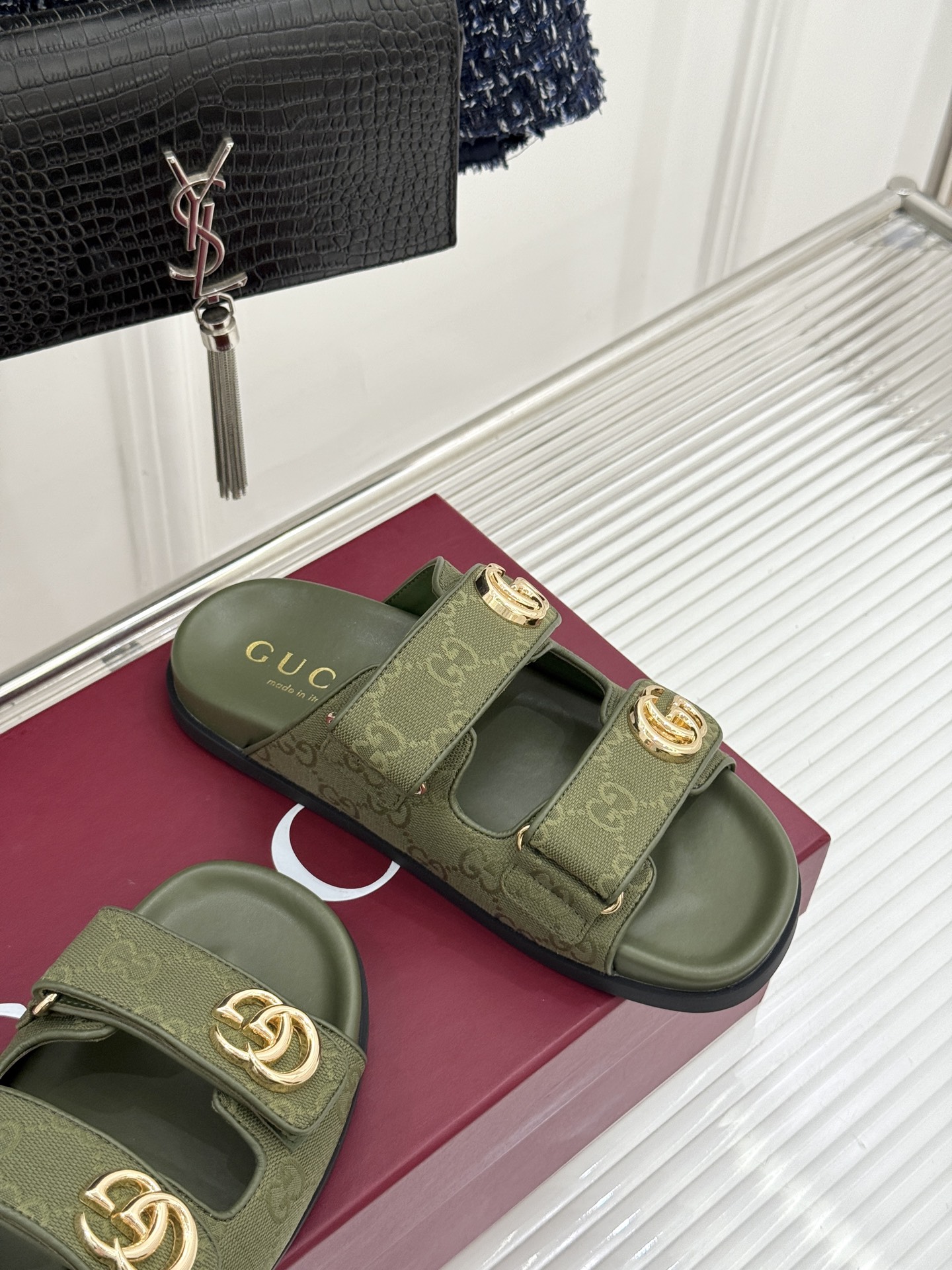 Gucci/古驰经典春双G扣沙滩魔术贴懒人拖鞋夏天必备懒人福音鞋 谁穿谁美！很轻盈上脚意外的舒适 还不挑