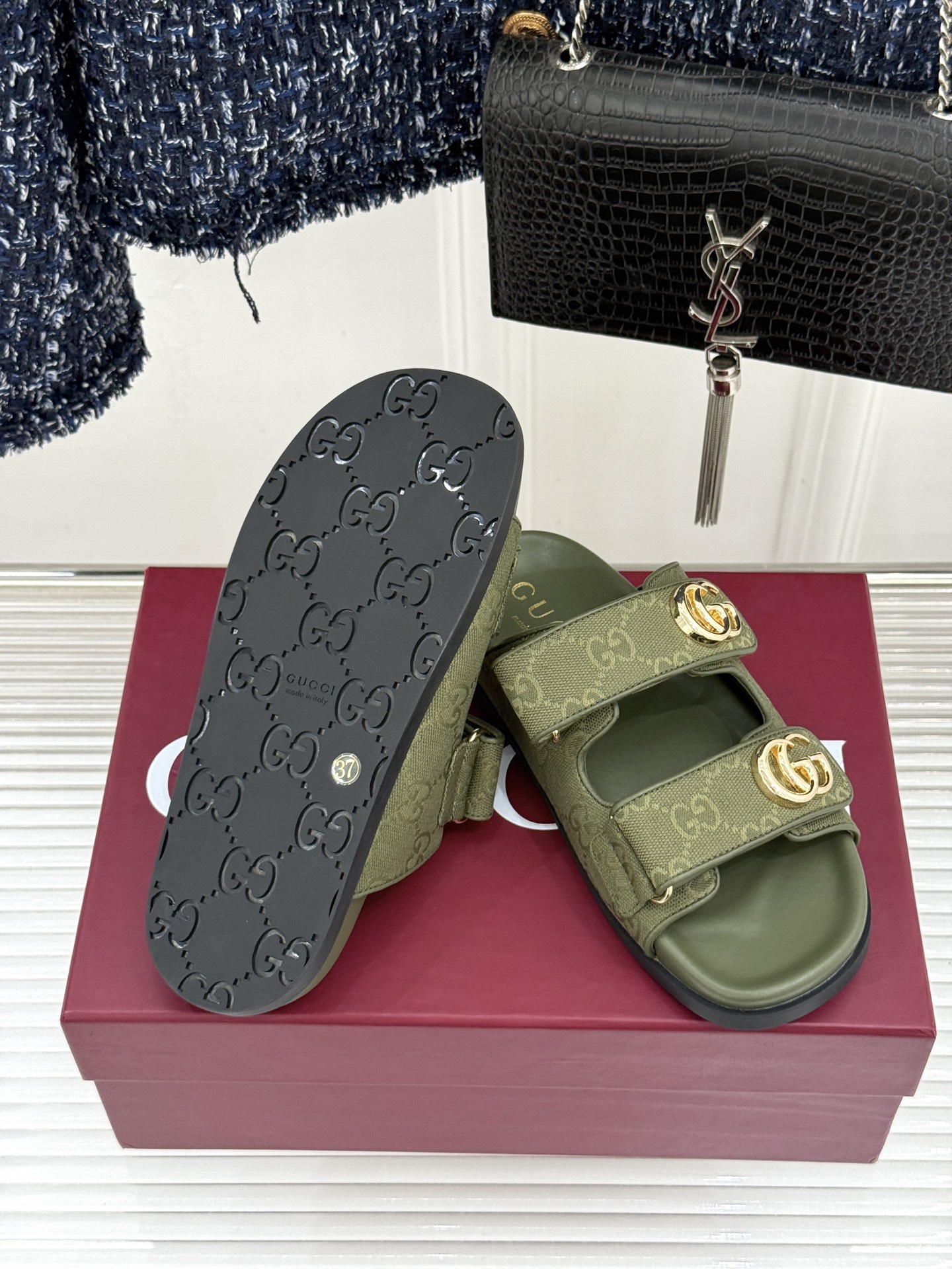 Gucci/古驰经典春双G扣沙滩魔术贴懒人拖鞋夏天必备懒人福音鞋 谁穿谁美！很轻盈上脚意外的舒适 还不挑