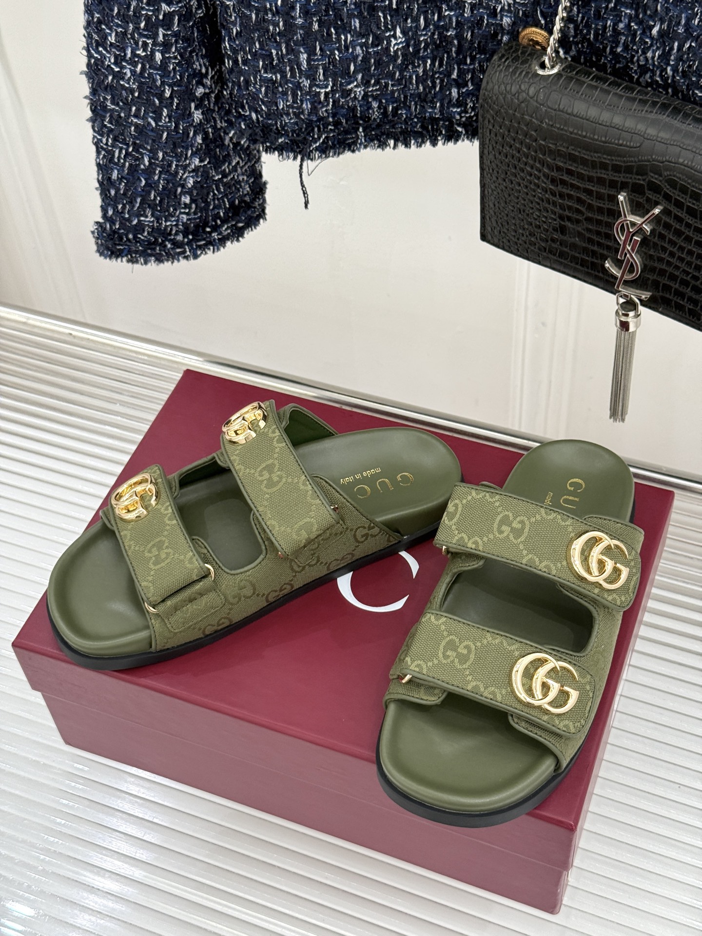 Gucci/古驰经典春双G扣沙滩魔术贴懒人拖鞋夏天必备懒人福音鞋 谁穿谁美！很轻盈上脚意外的舒适 还不挑